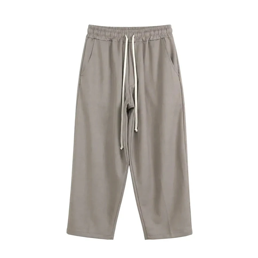 Imagine de prezentare: pantaloni bărbați maro deschis - croială largă (wide leg) cu șnur lung; fotografie de catalog.