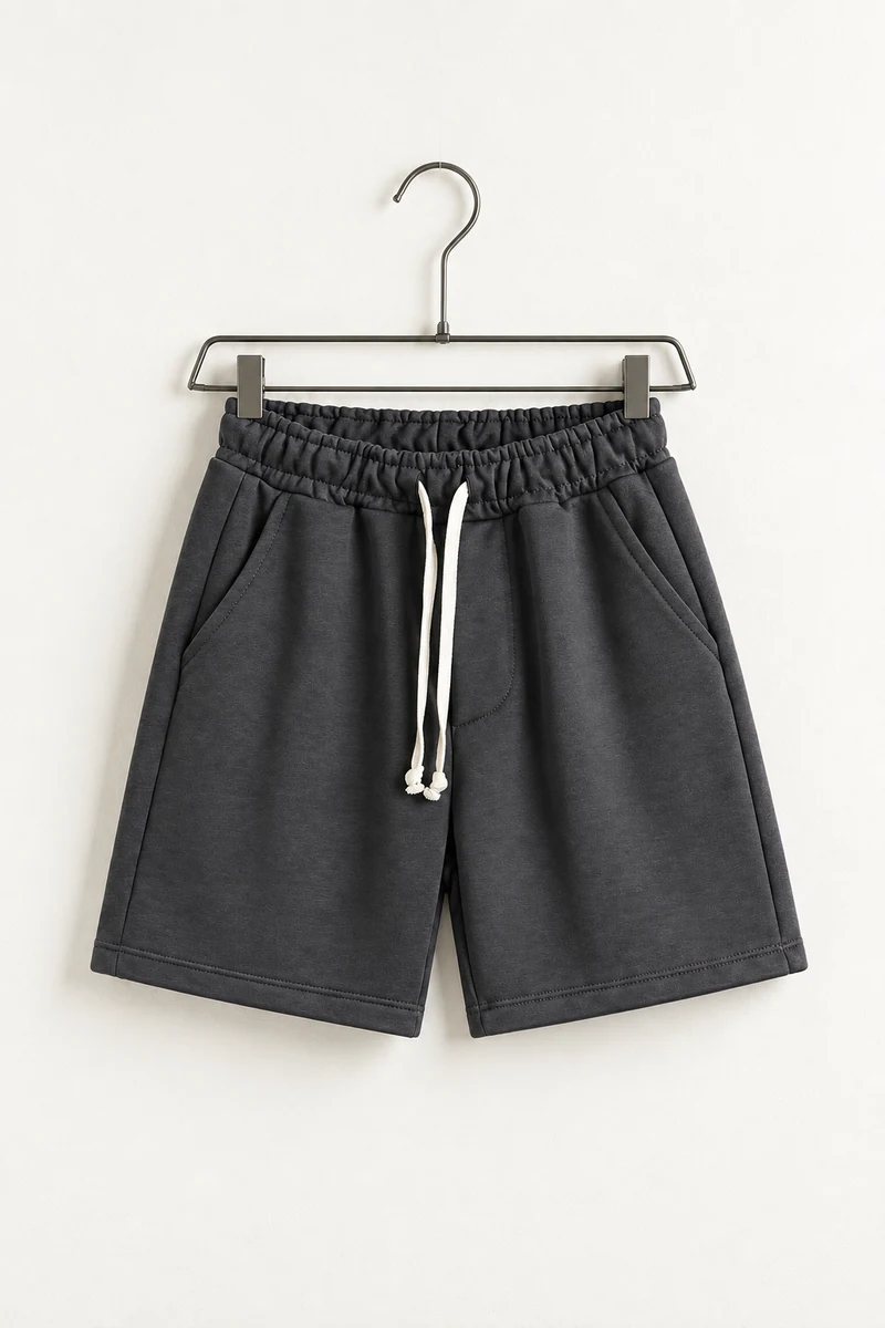 Pantaloni gri inchis casual pentru copii — vedere frontală pe umeraș.