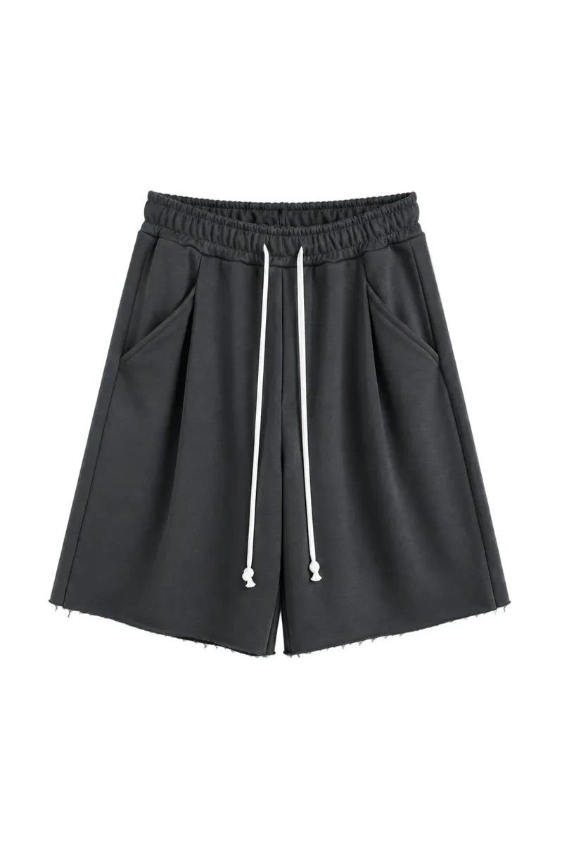 Pantaloni gri închis oversized cu cusătură frontală și șnur lung; fotografie de catalog pentru compararea croielii.