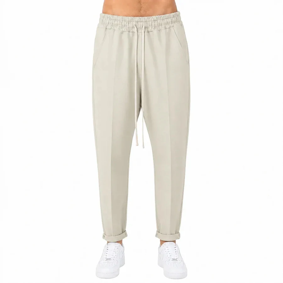 Imagine de prezentare: pantaloni lungi slim bărbați casual crem cu șnur; fotografie de catalog.