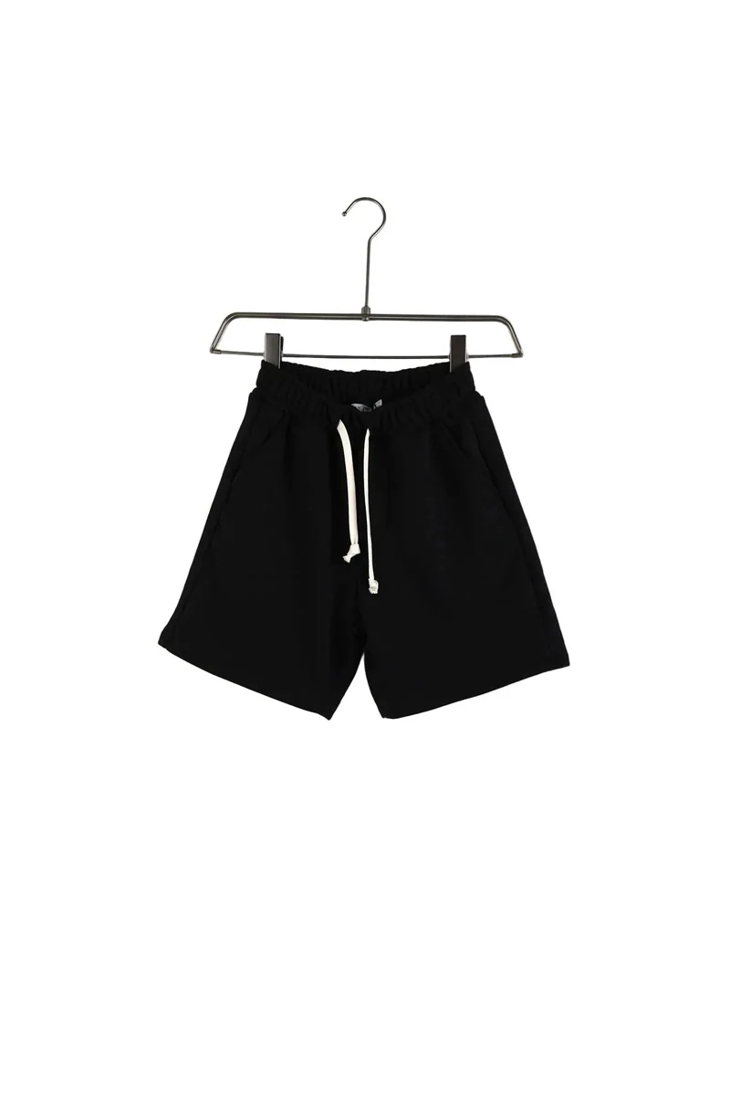 Pantaloni negrii casual pentru copii, fotografie de catalog, în catalogul editorial.