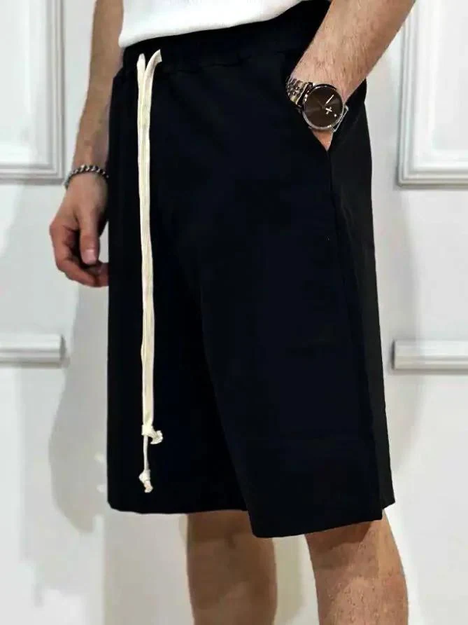 Pantaloni scurți barbatesti casual cu șiret reglabil — fotografie de catalog.
