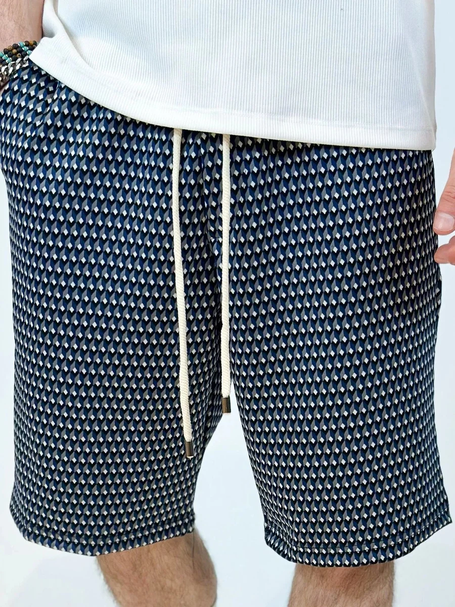 Imagine de prezentare: pantaloni scurți bărbați albastrii cu imprimeu; fotografie de catalog.