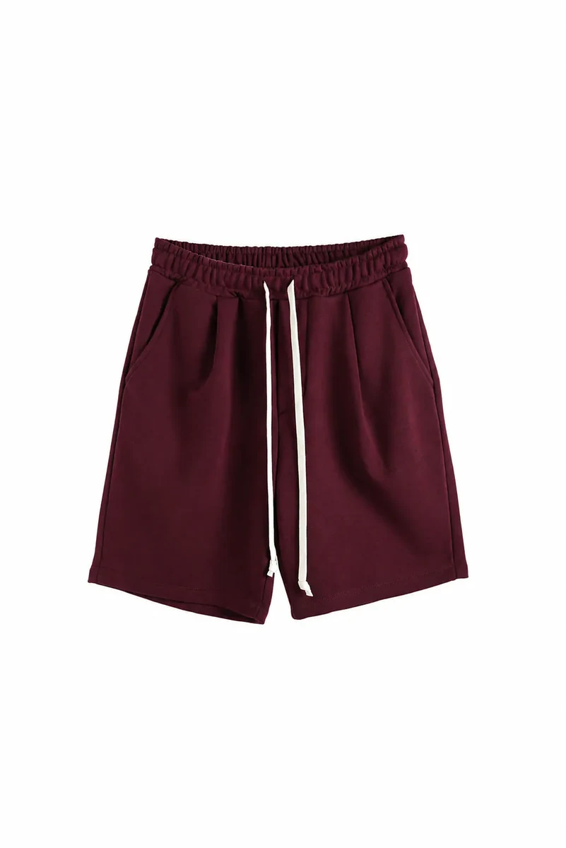 Fotografie de catalog: pantaloni scurți bărbați burgundy din bumbac cu șnur lung.