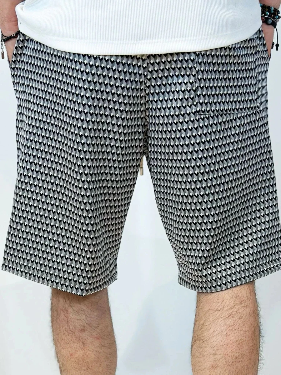 Fotografie de catalog: pantaloni scurți bărbați gri cu imprimeu.