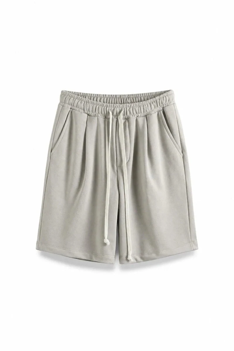 Imagine de prezentare: pantaloni scurți bărbați gri deschis cu șnur lung ajustabil; fotografie de catalog.