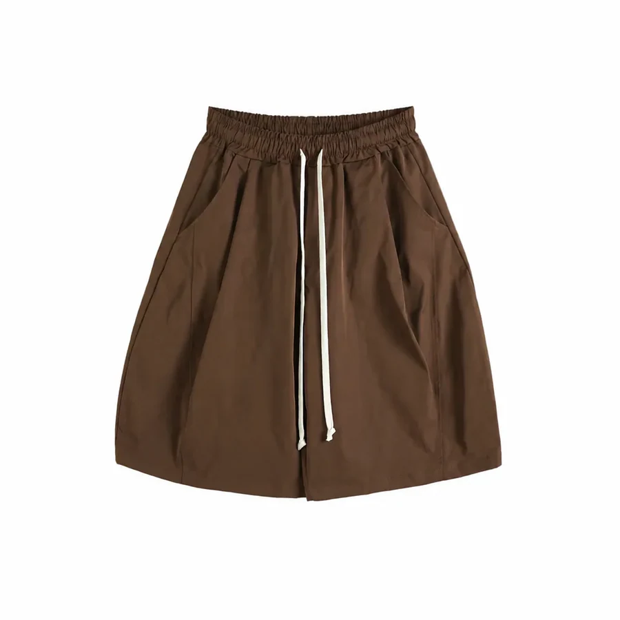 Imagine de prezentare: pantaloni scurți bărbați maro cu șiret lung - material fas; fotografie de catalog.