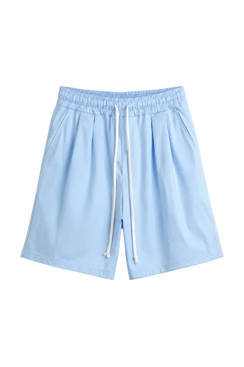 Vedere frontală pe umeraș a modelului: pantaloni scurți bleu cu șiret lung - confort 100% poliester.
