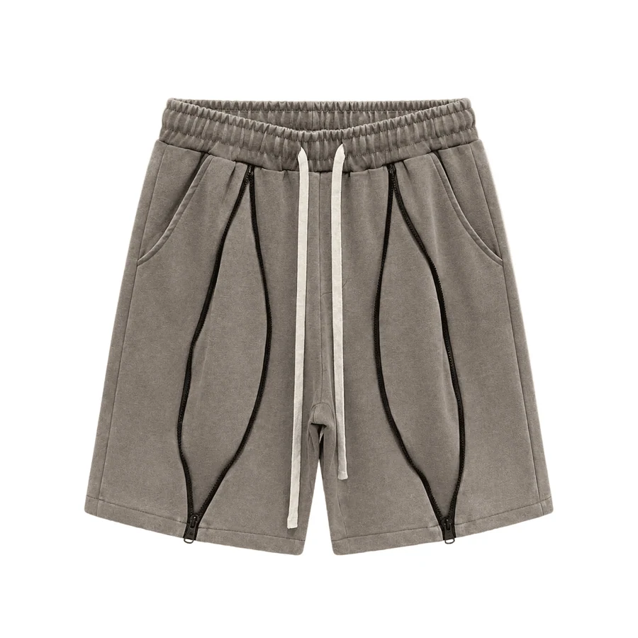 Pantaloni scurți maro 100% bumbac cu fermoar pe mijloc și șnur lung; fotografie de catalog pentru compararea croielii.