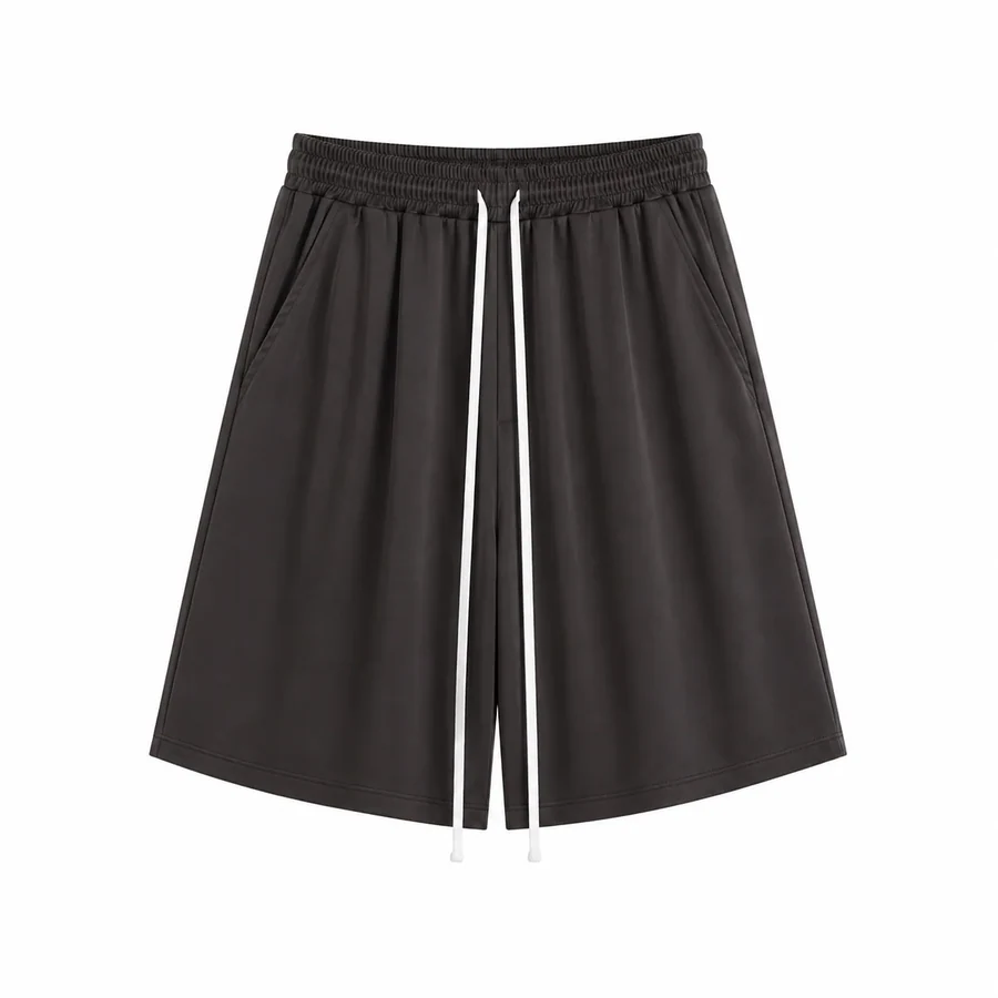 Fotografie de catalog a modelului: pantaloni scurți maro închis cu șnur lung – subțiri, de vară.