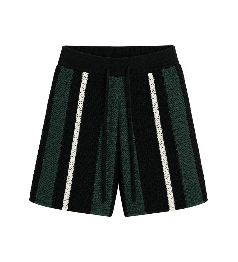 Imagine de prezentare: pantaloni scurți tricotați cu dungi verzi, 100% bumbac și șiret lung; vedere frontală pe umeraș.