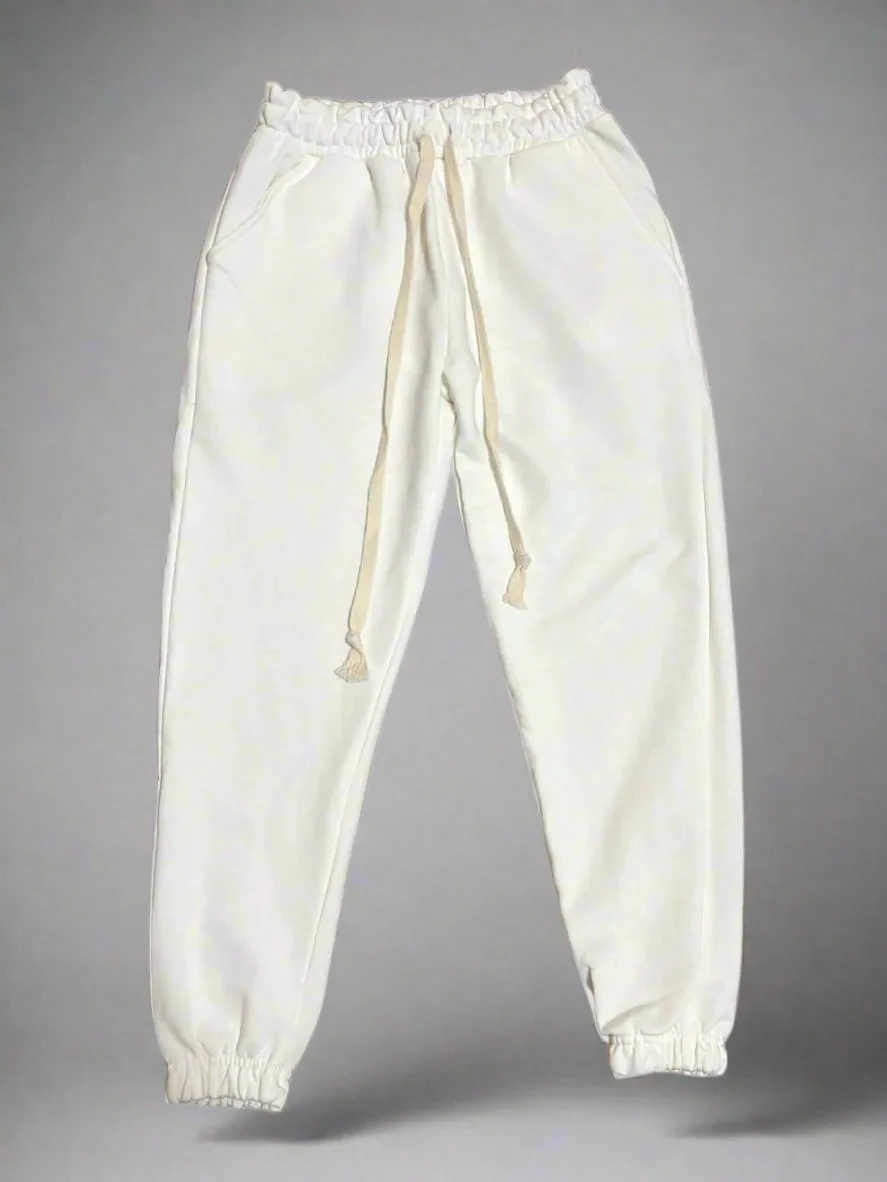 Fotografie de catalog: pantaloni trening bărbați crem din bumbac.