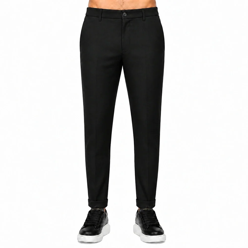 Pantaloni Eleganți Slim Bărbați Negri Fără Șnur — pantaloni eleganți slim bărbați negri, purtați de model, vedere frontală — cadrul 2 din galeria editorială.