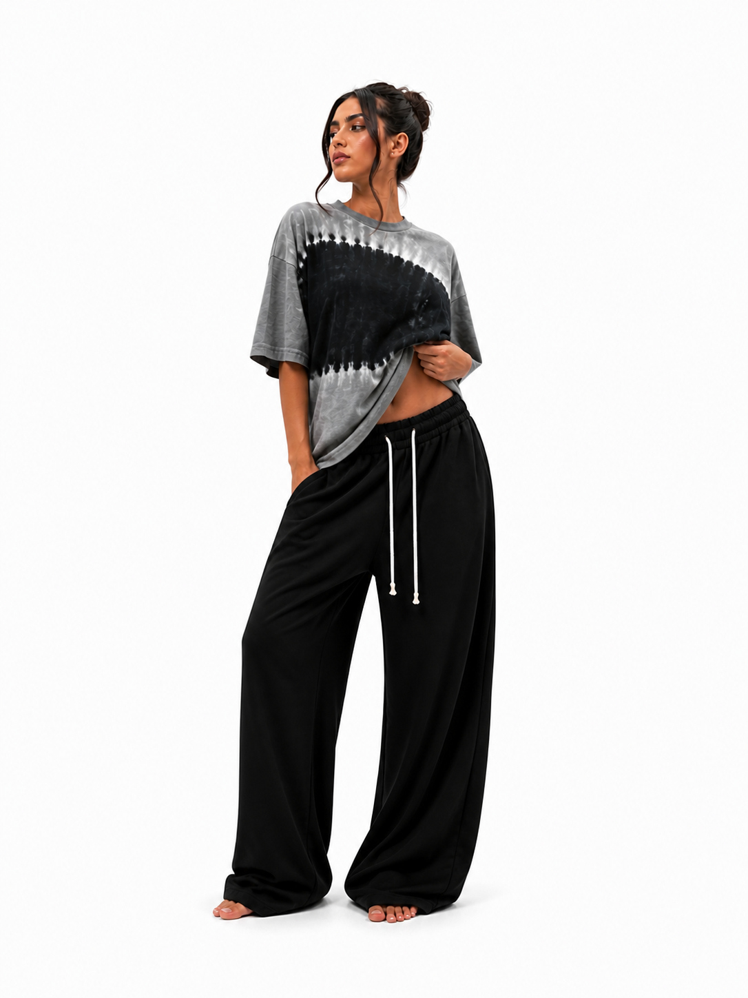 Detaliu snur lung la pantaloni oversized de dama