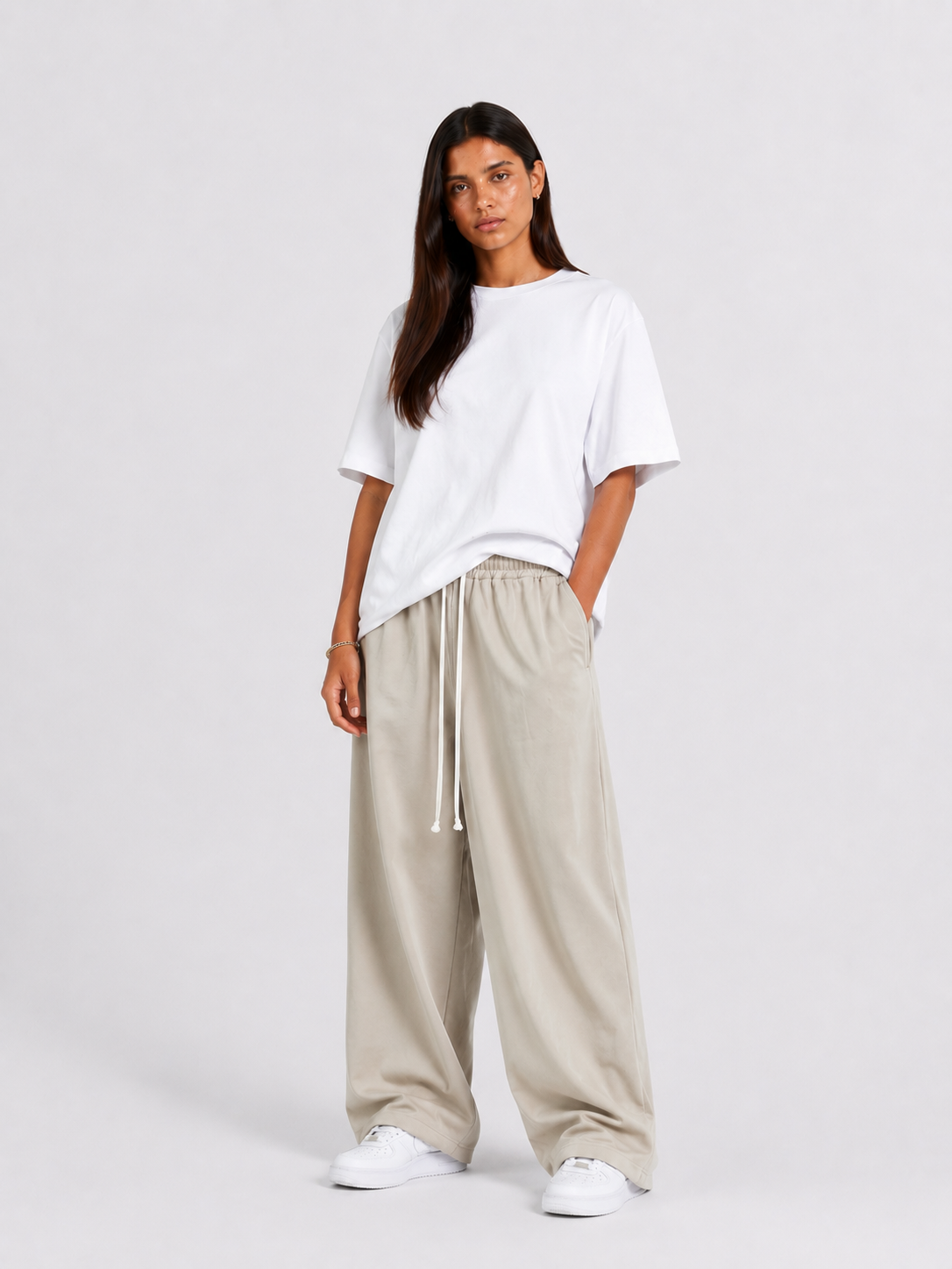 atelier axd femeie pantaloni crem cu siret lung wide Atelier AXD in tinuta moda urbana cu snur lung vizibil