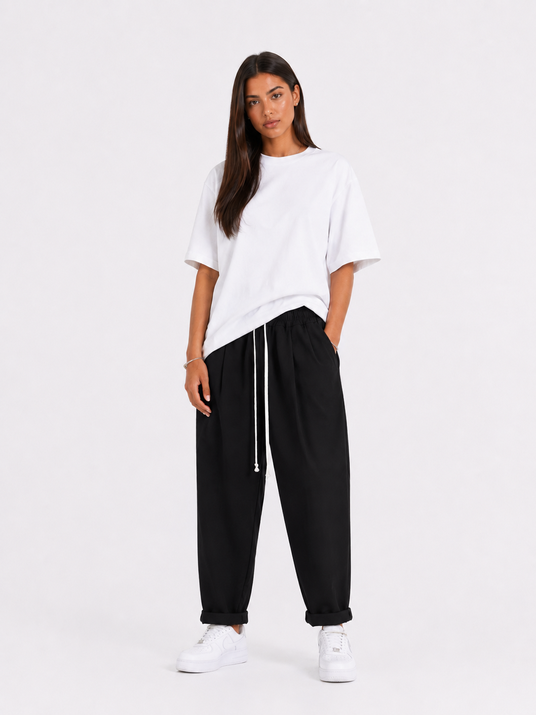 atelier axd femeie pantaloni negri cu siret lung Atelier AXD in tinuta moda urbana cu snur lung vizibil