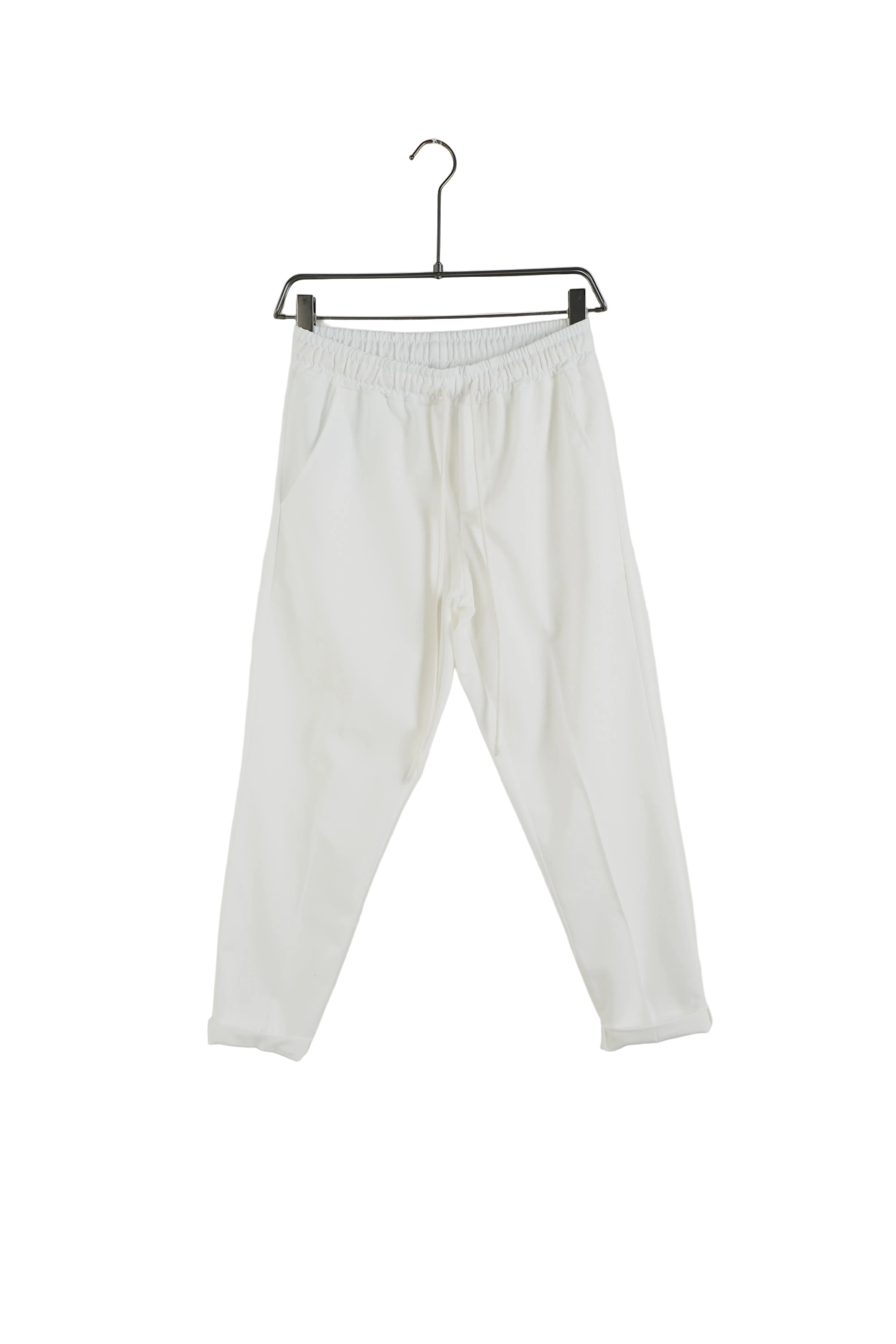 atelier axd pantaloni albi barbati slim fit snur reglabil Atelier AXD in tinuta moda urbana cu snur lung vizibil