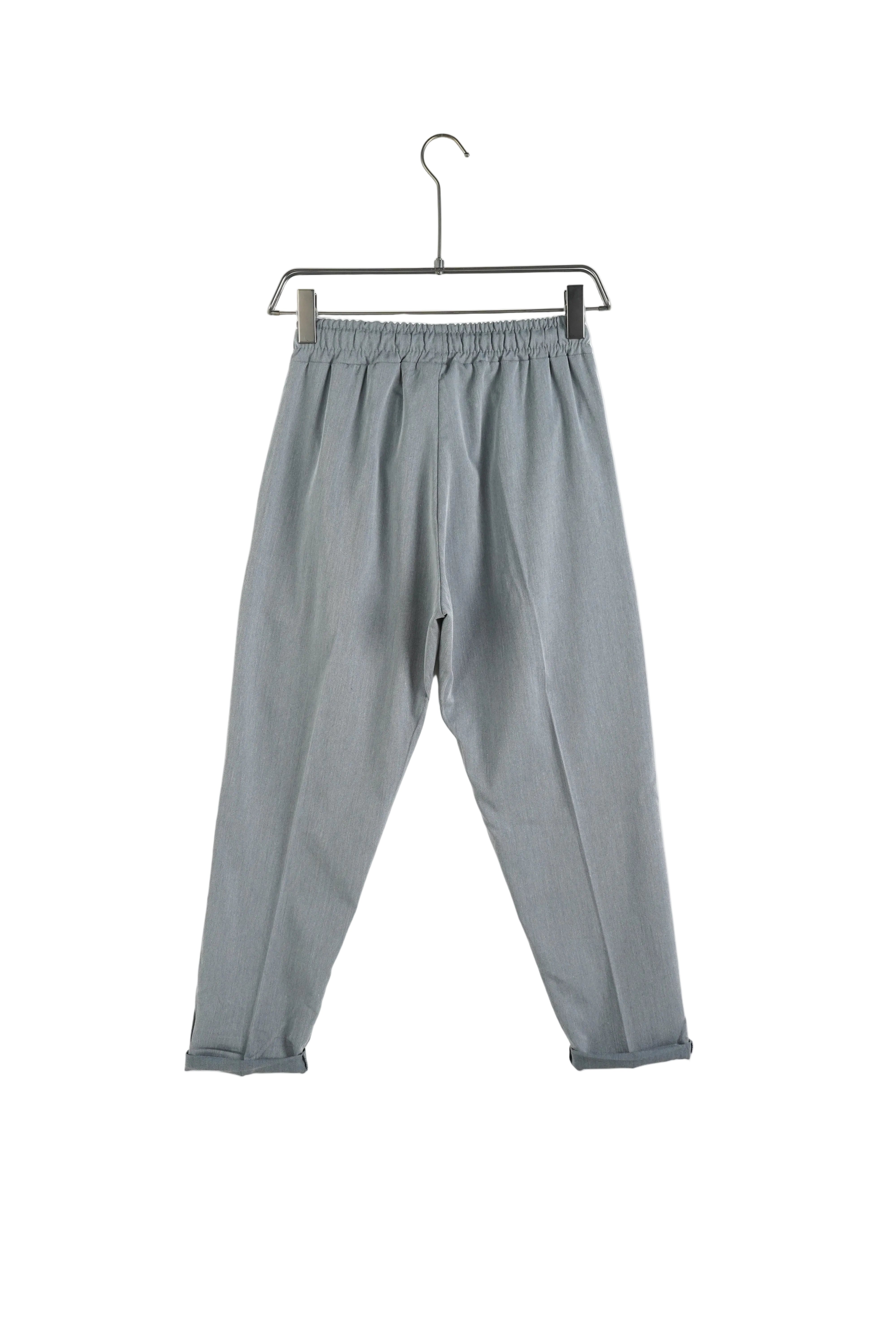atelier axd pantaloni barbati gri inchis slim urban style Atelier AXD in tinuta moda urbana cu snur lung vizibil