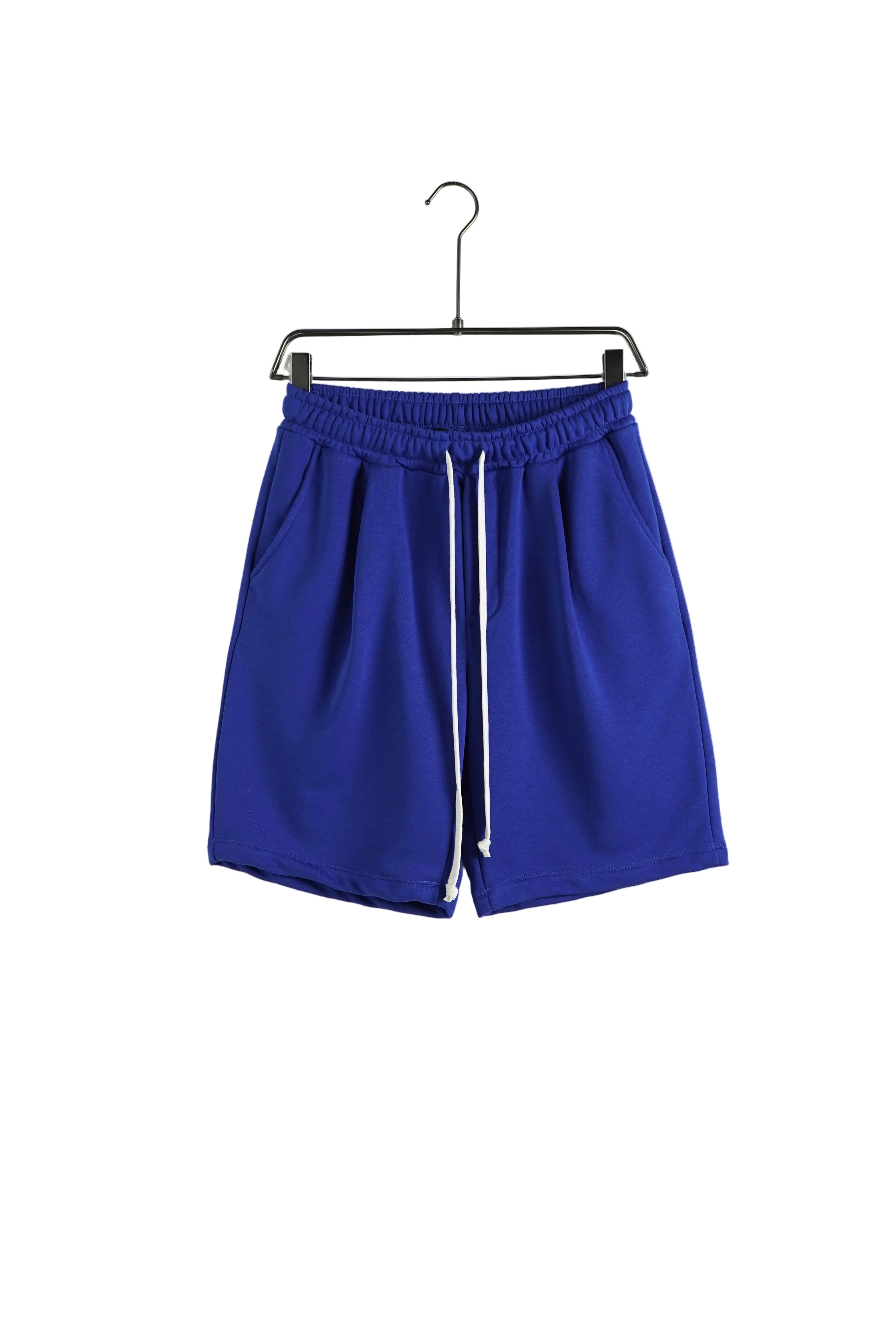 atelier axd pantaloni scurti albastri cu snur lung Atelier AXD in tinuta moda urbana cu snur lung vizibil