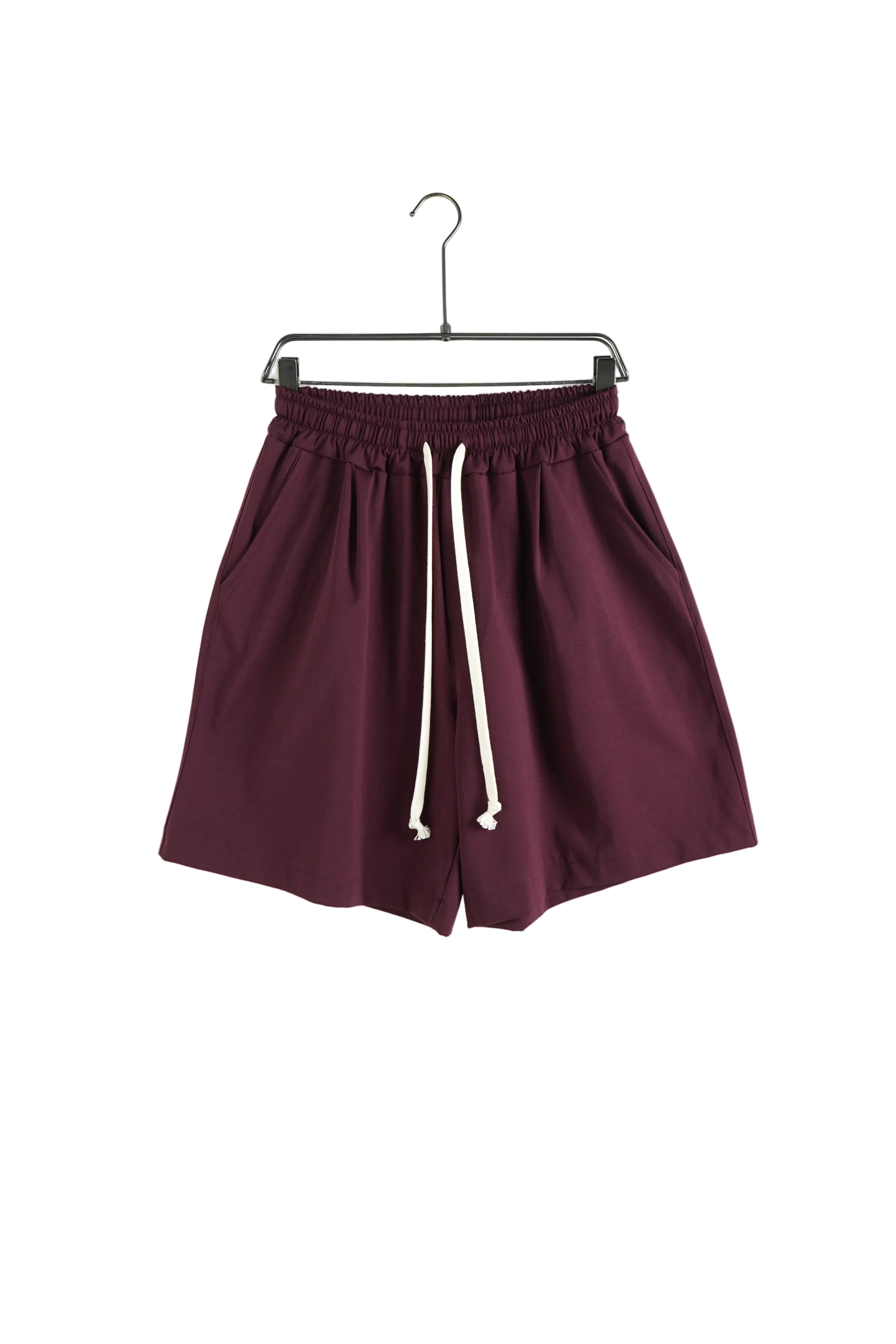 atelier axd pantaloni scurti grena snur lung Atelier AXD in tinuta moda urbana cu snur lung vizibil