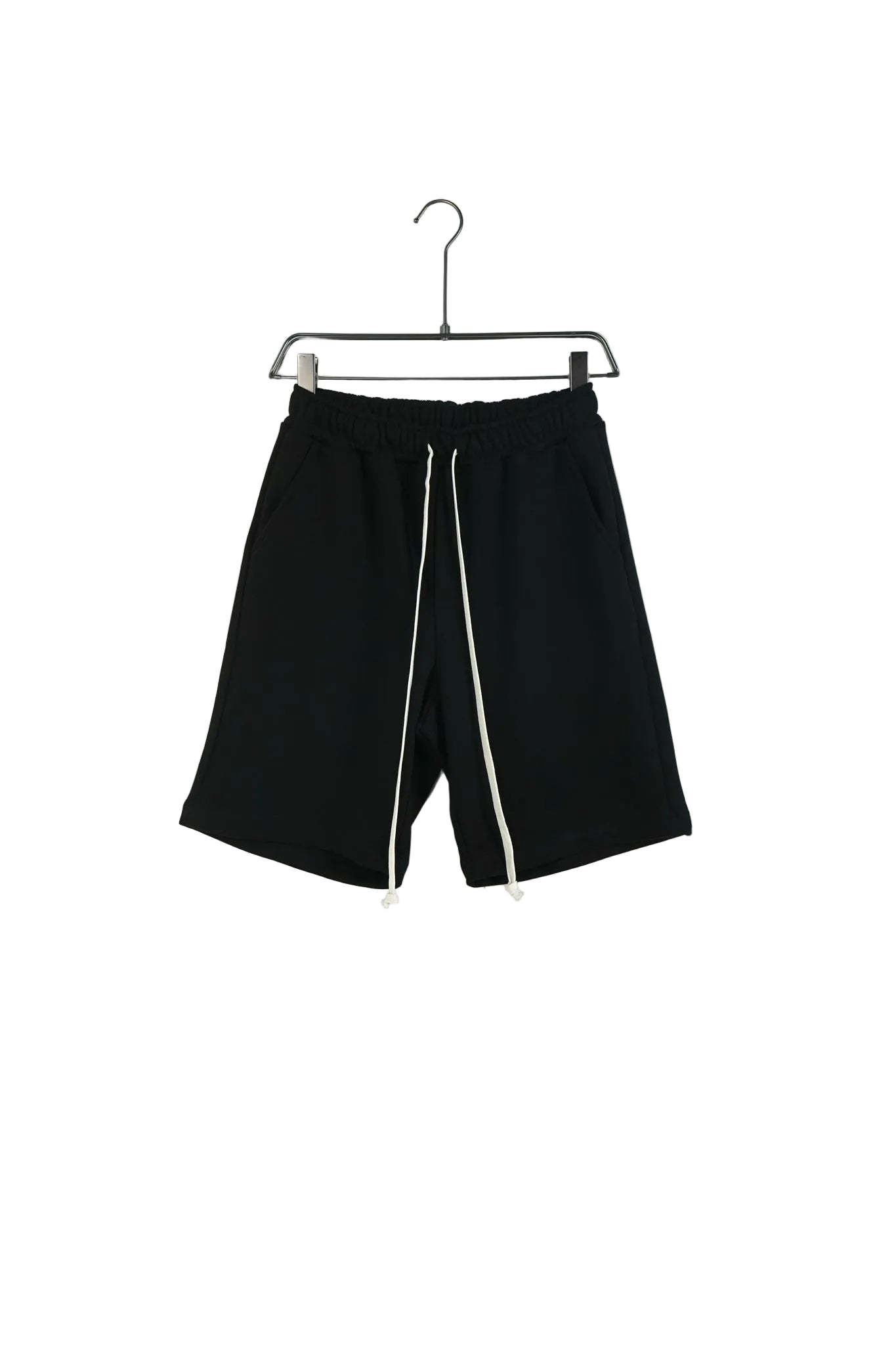 atelier axd pantaloni scurti unisex bumbac negri siret lung Atelier AXD in tinuta moda urbana cu snur lung vizibil