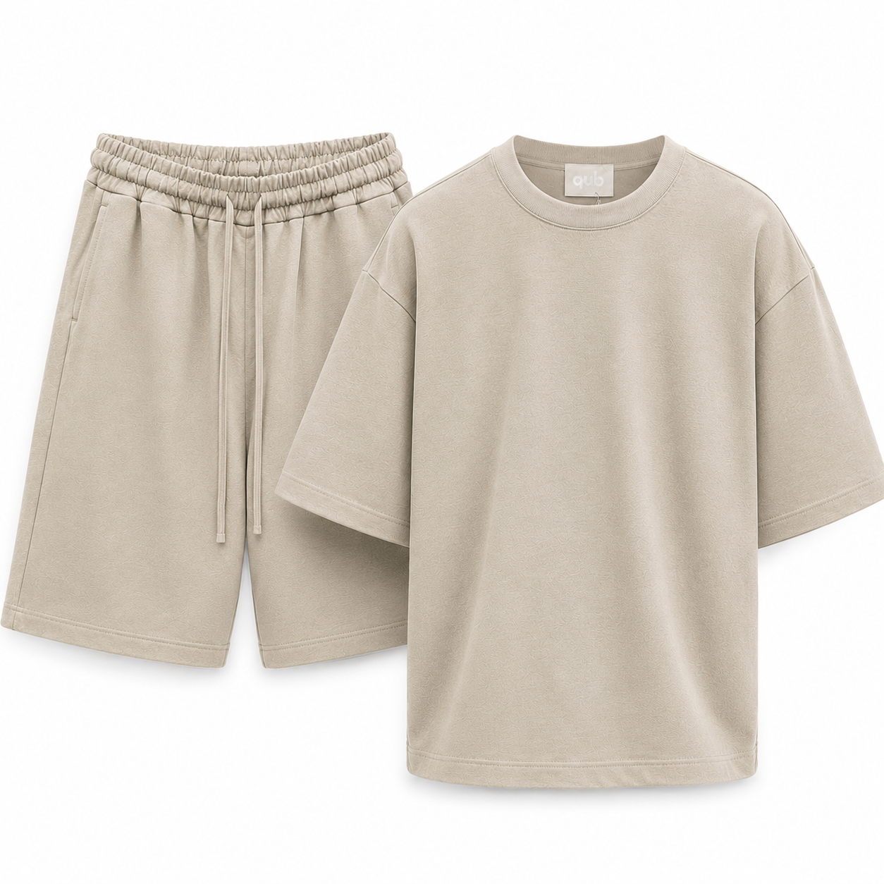 atelier axd set maro crem modern tricou pantaloni scurti Atelier AXD in tinuta moda urbana cu snur lung vizibil