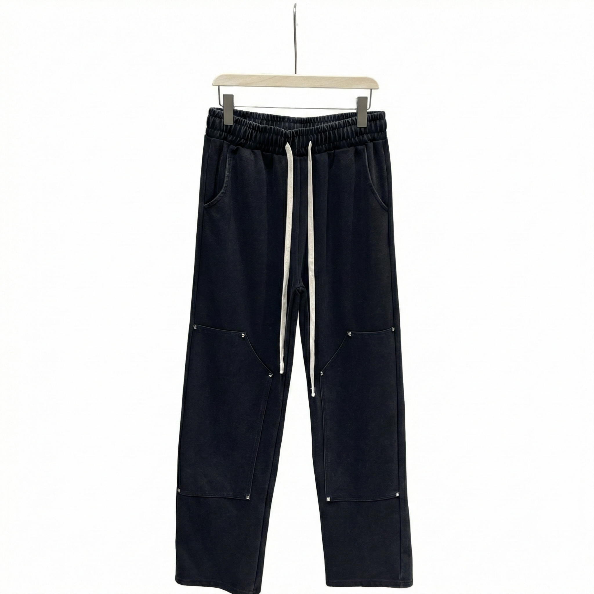 compleu barbati oversized negru spalat capse s pantaloni largi barbati negri c Atelier AXD in tinuta moda urbana cu snur lung vizibil