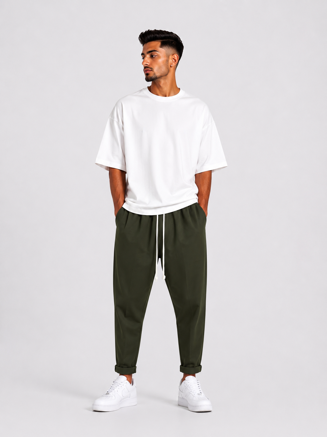 pantaloni barbati casual kaki cu snur barbat pantaloni khaki cu siret lung Atelier AXD in tinuta moda urbana cu snur lung vizibil