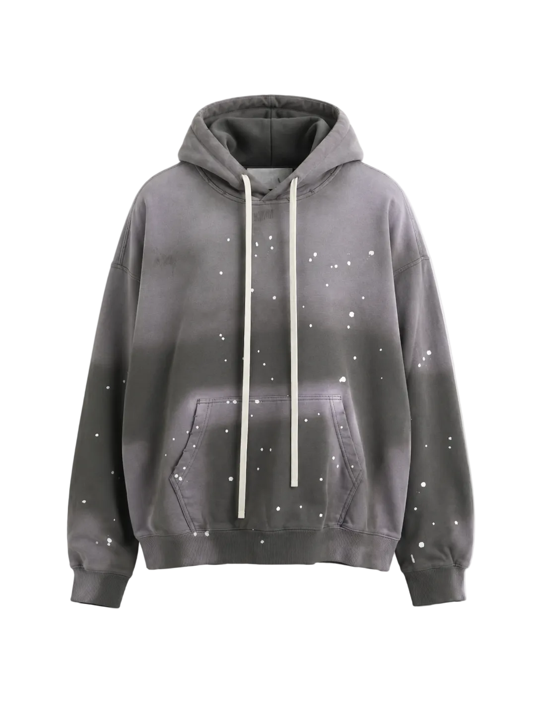 pantaloni cu snur lung atelier axd hanorac gri oversized snur lung Atelier AXD in tinuta moda urbana cu snur lung vizibil