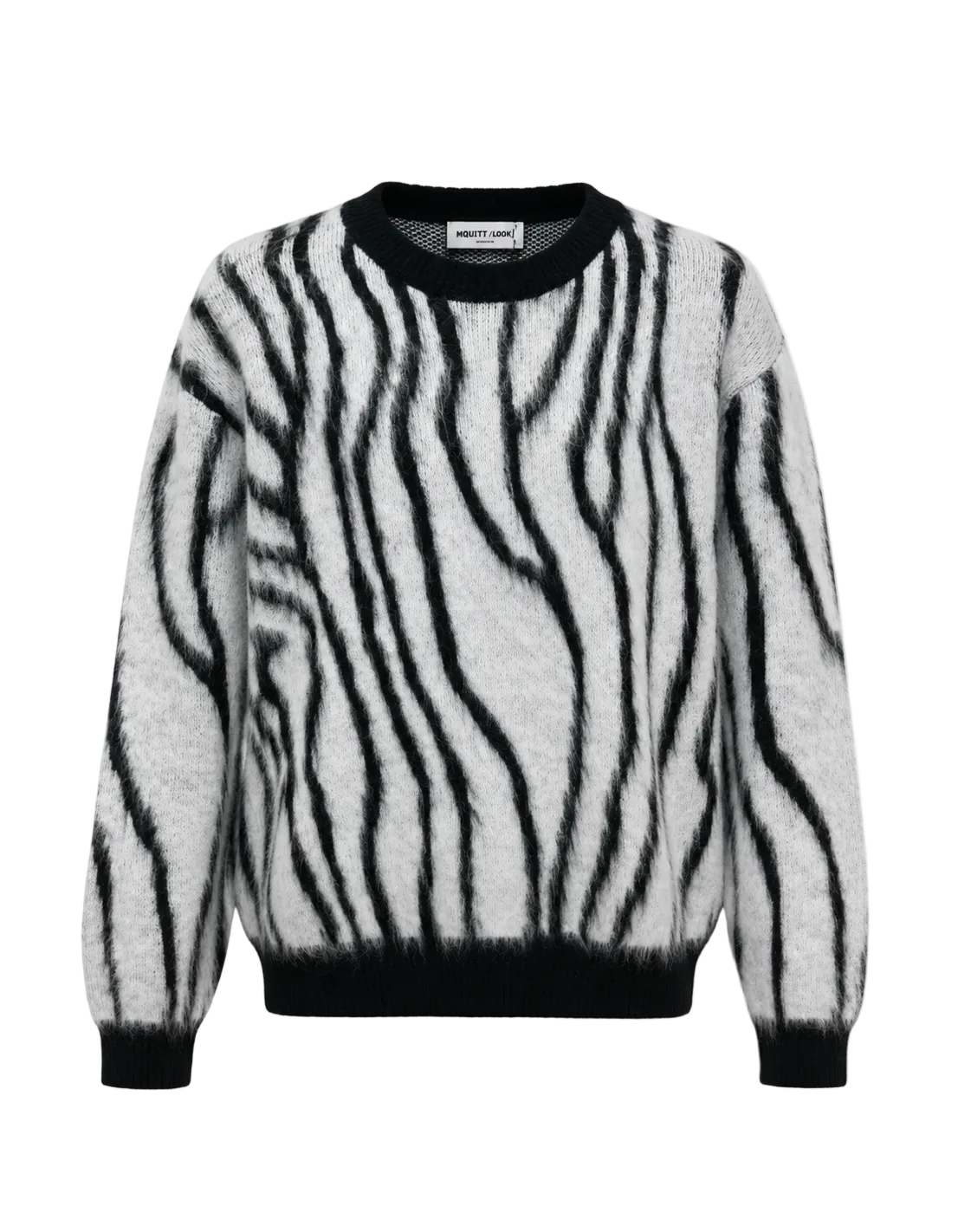 pantaloni cu snur lung atelier axd pulover zebra alb negru premium Atelier AXD in tinuta moda urbana cu snur lung vizibil