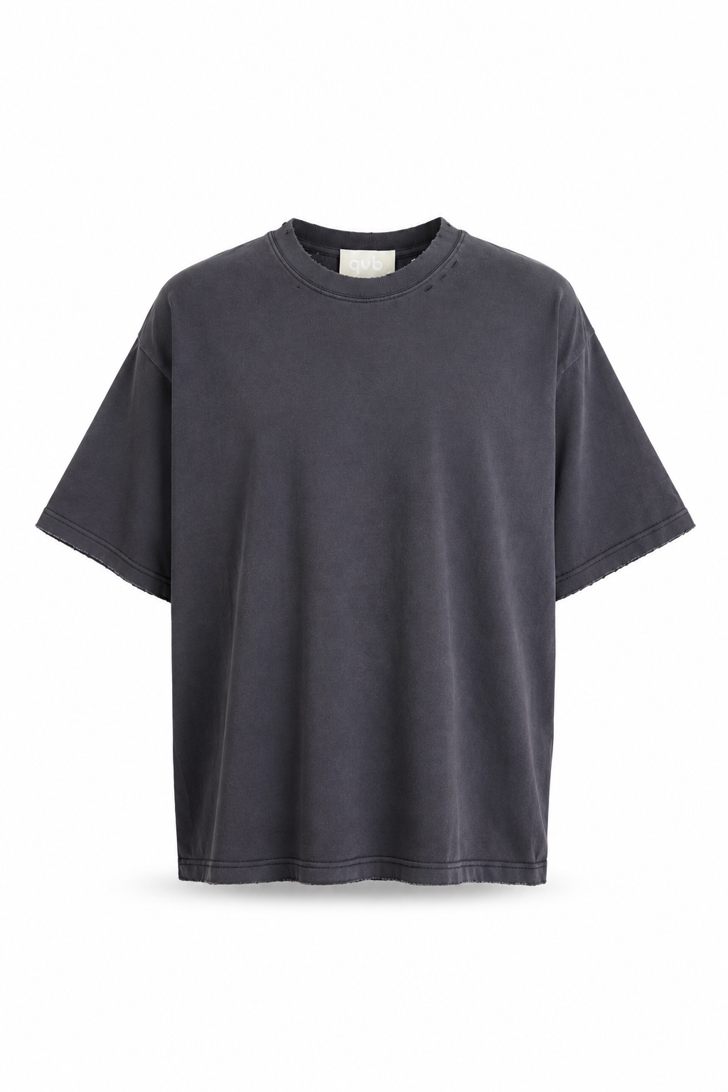 pantaloni cu snur lung atelier axd tricou gri rupturi unisex oversi Atelier AXD in tinuta moda urbana cu snur lung vizibil