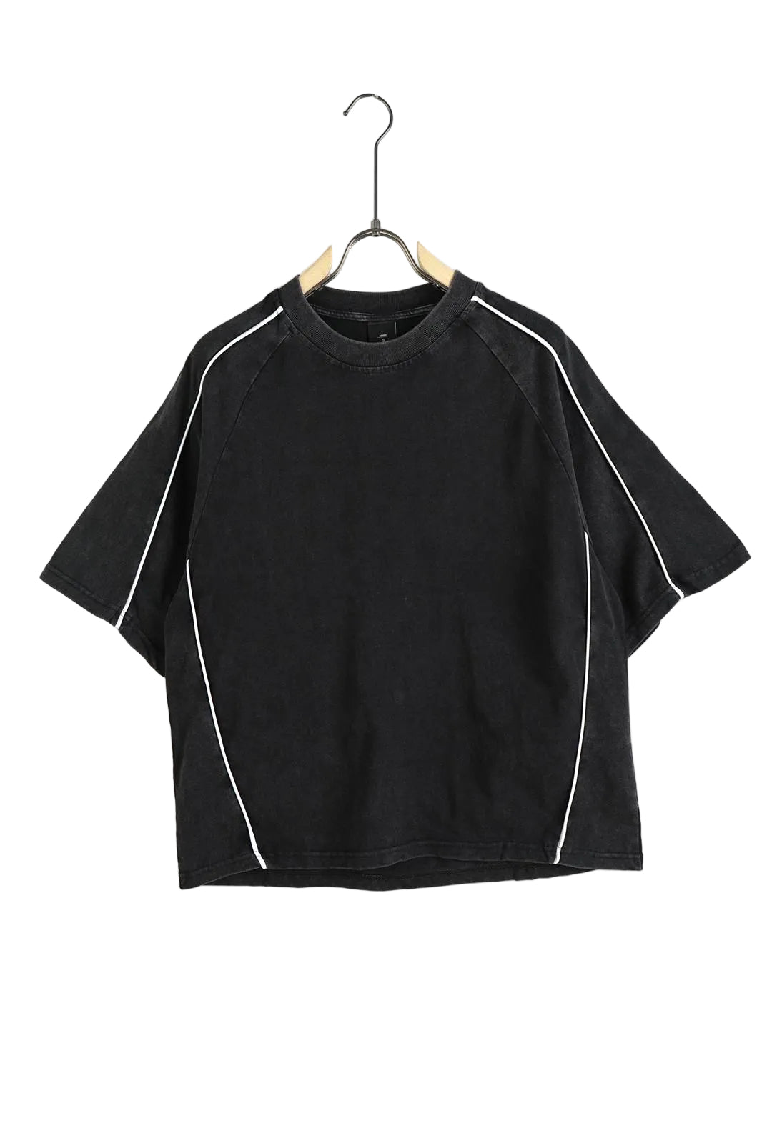pantaloni cu snur lung atelier axd tricou vara barbati negru dunga Atelier AXD in tinuta moda urbana cu snur lung vizibil