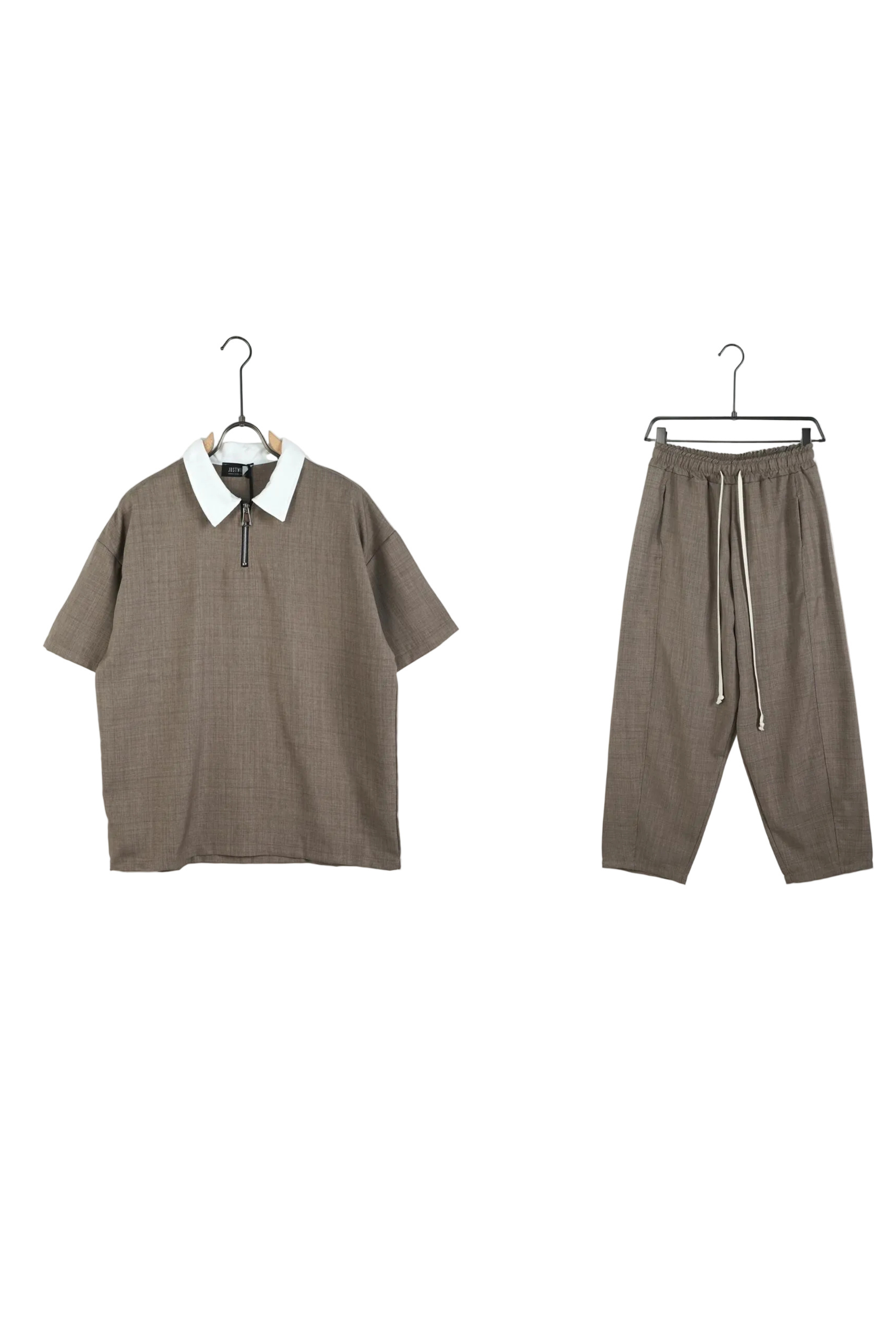 pantaloni cu snur lung set barbati ti casual maro tricou si pan set maro Atelier AXD in tinuta moda urbana cu snur lung vizibil