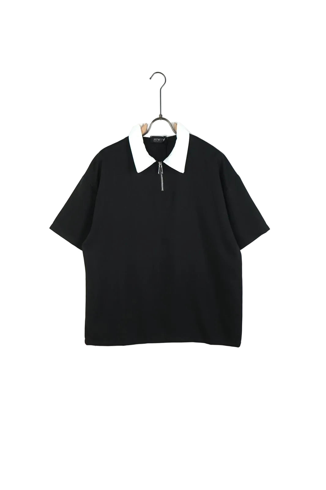 pantaloni cu snur lung set barbati ti casual negru tricou si pantaloni tricou n Atelier AXD in tinuta moda urbana cu snur lung vizibil
