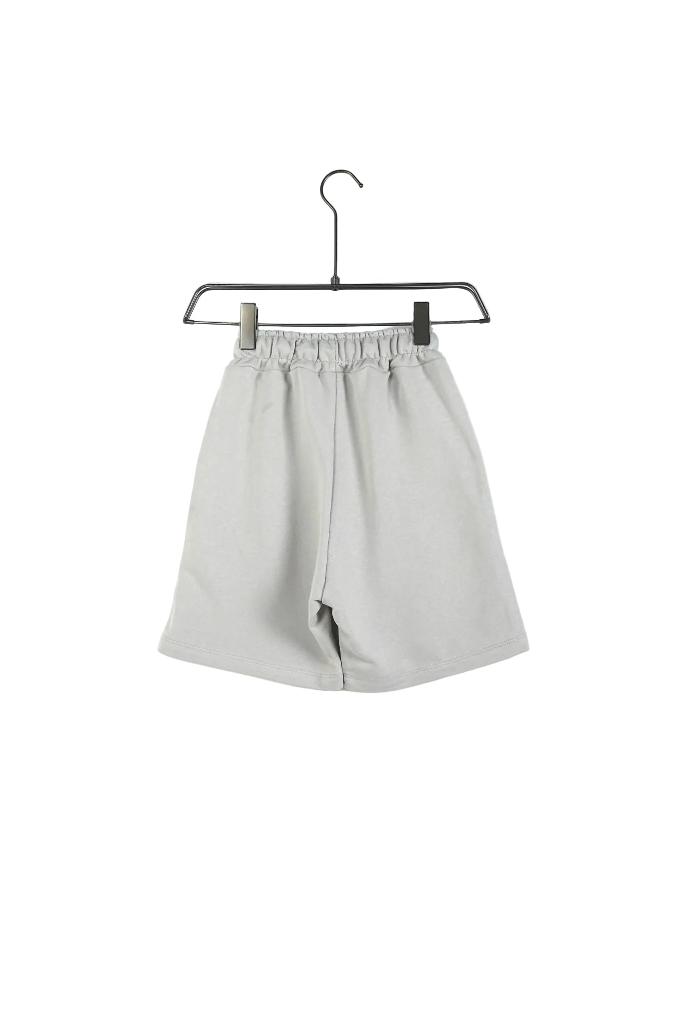 pantaloni gri deschis casual pentru copii bermude bumbac subtire gri melanj co Atelier AXD in tinuta moda urbana cu snur lung vizibil