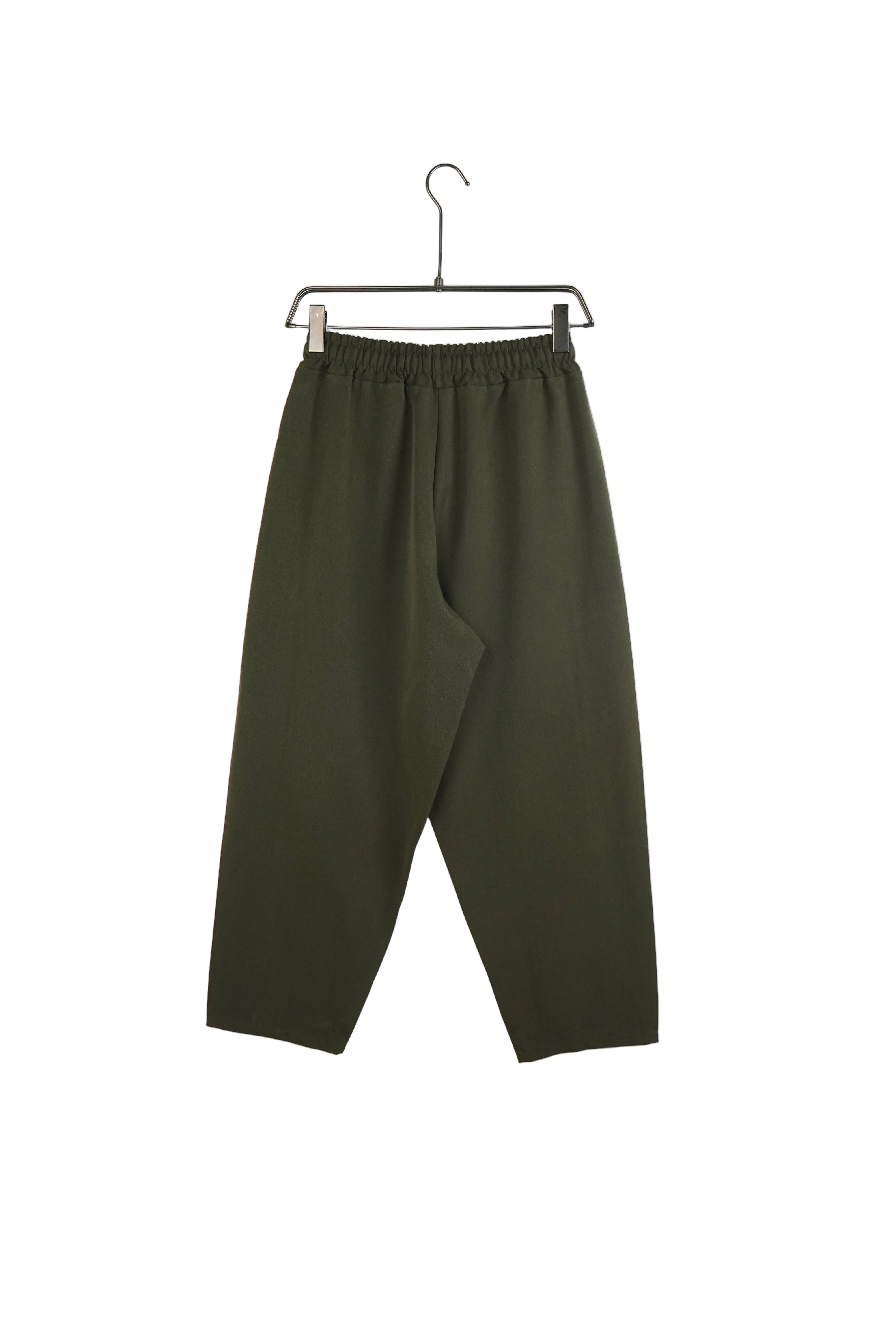 pantaloni lungi largi barbati ti casual verzi pantaloni largi verzi barbati s Atelier AXD in tinuta moda urbana cu snur lung vizibil