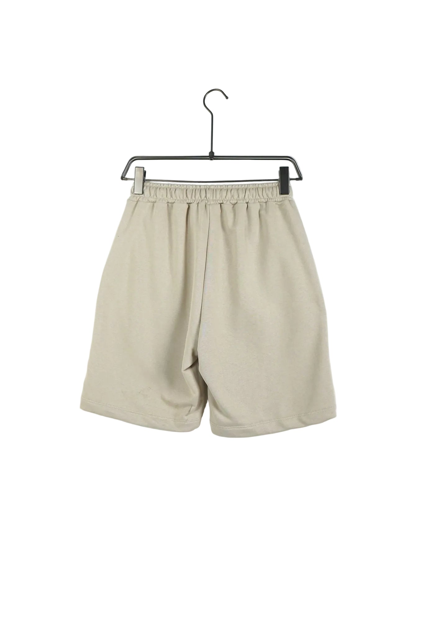 pantaloni scur ti unisex din bumbac crem pantaloni scurti crem bumbac unis Atelier AXD in tinuta moda urbana cu snur lung vizibil