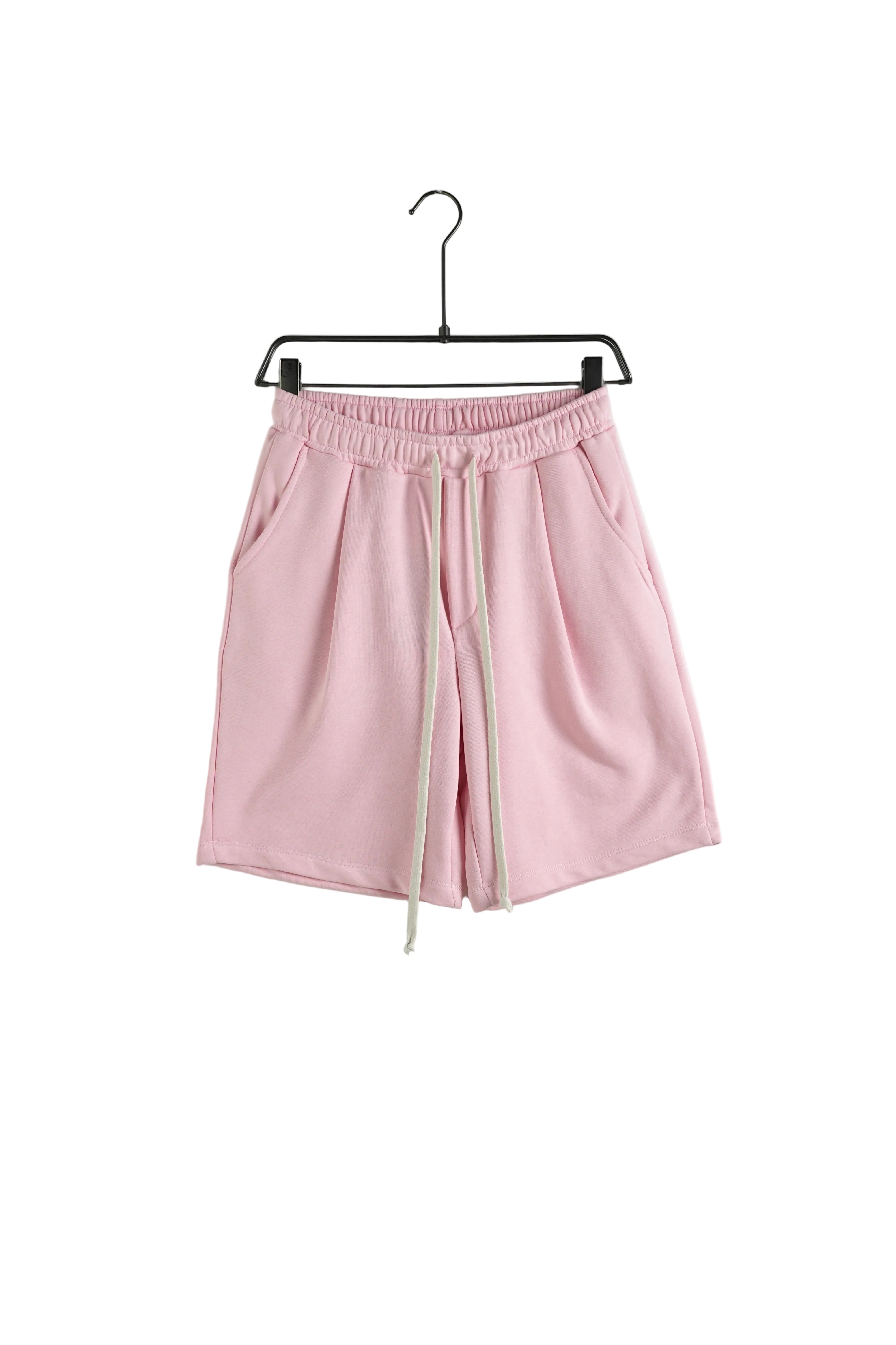 pantaloni scurti barbati roz snur lung ajustabil fata 2 Atelier AXD in tinuta moda urbana cu snur lung vizibil