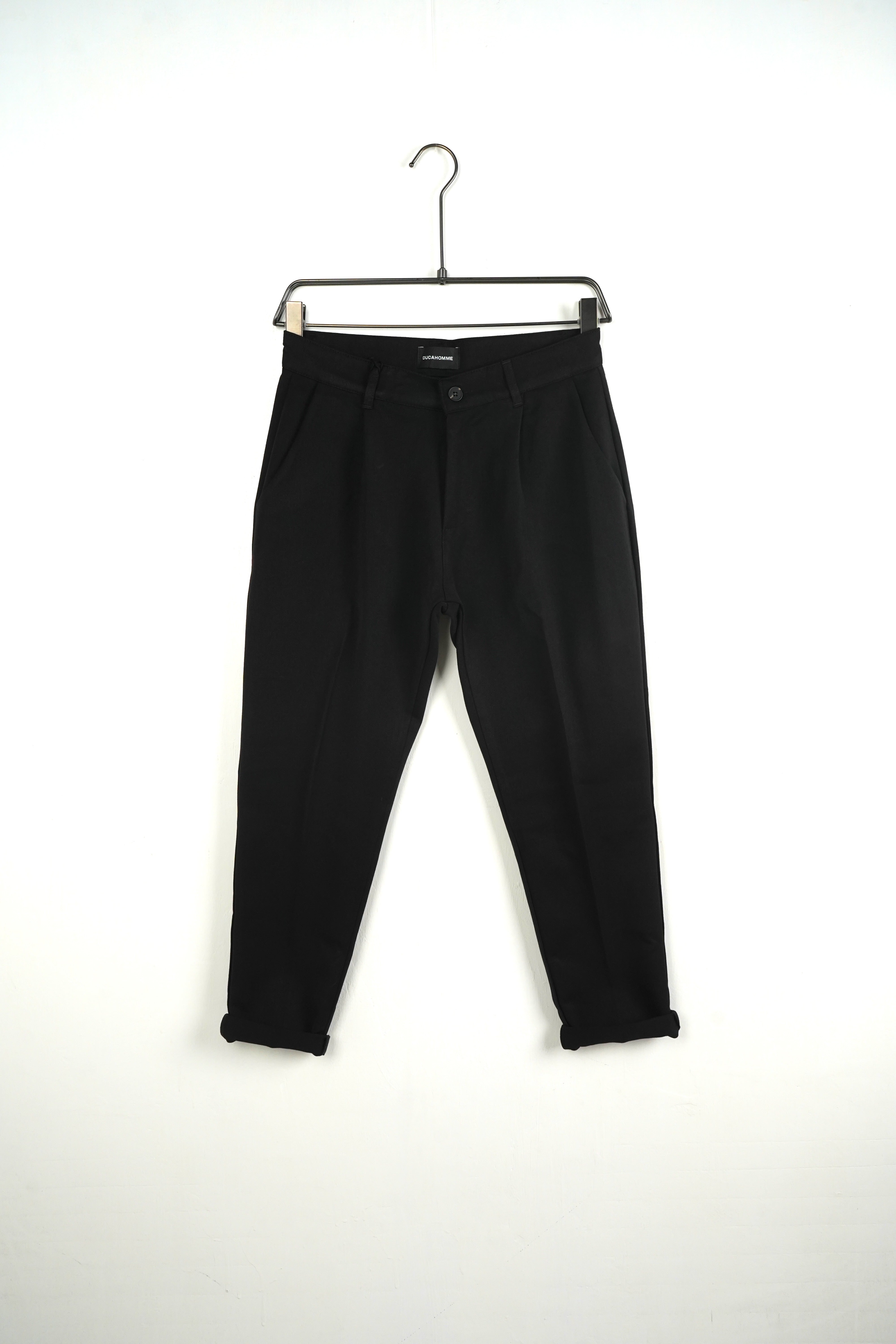 pantaloni slim eleganti pentru barbati 3 Atelier AXD in tinuta moda urbana cu snur lung vizibil