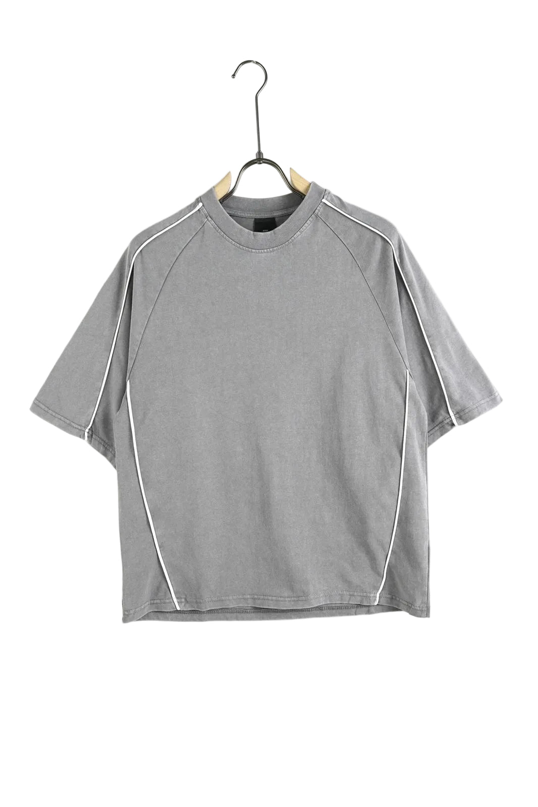 set vara barbati gri deschis tricou pantaloni tricou vara barbati gri deschis 2 Atelier AXD in tinuta moda urbana cu snur lung vizibil