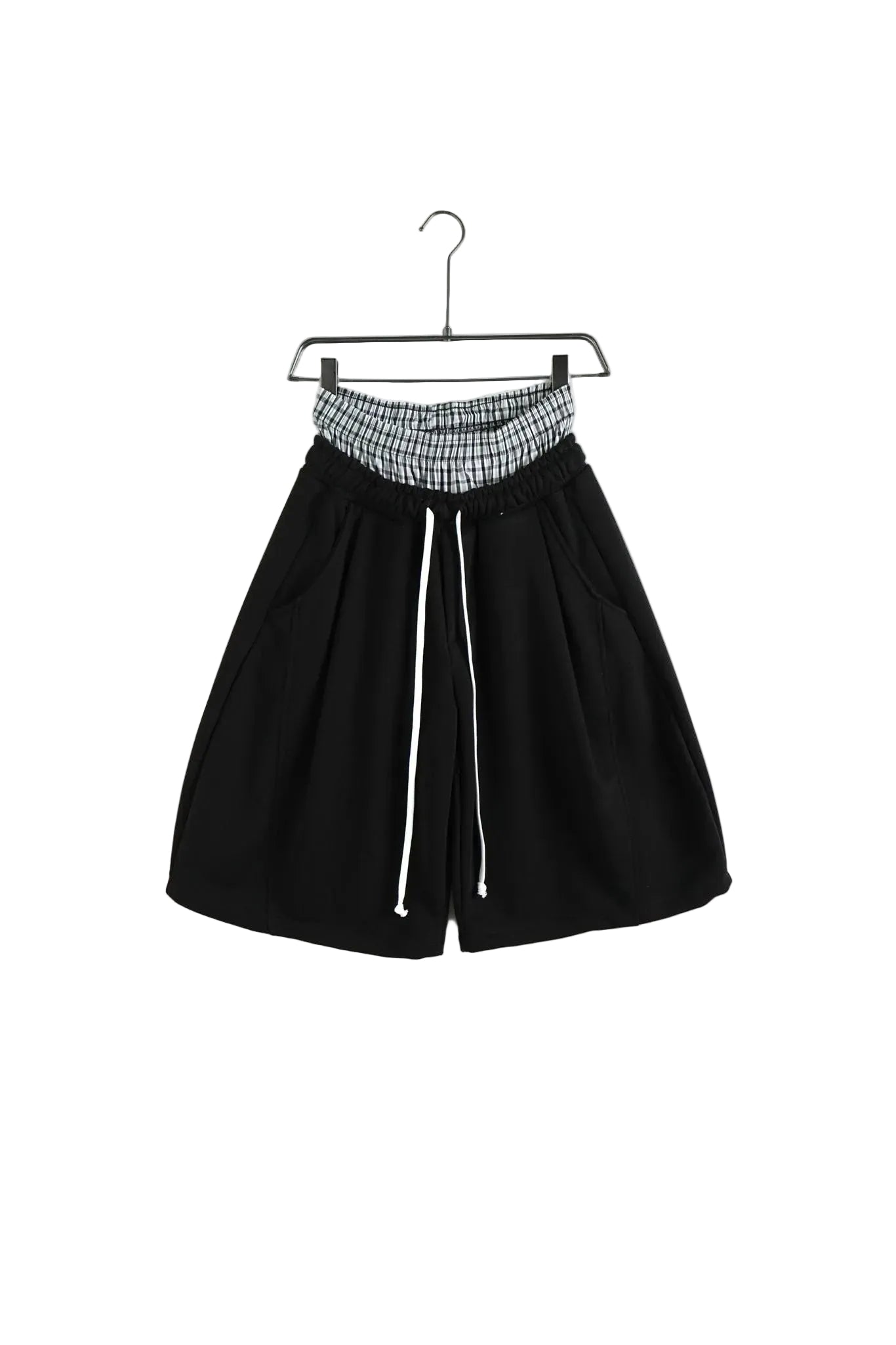 sitemap blogs 1 xml pantaloni scurti snur lung Atelier AXD in tinuta moda urbana cu snur lung vizibil