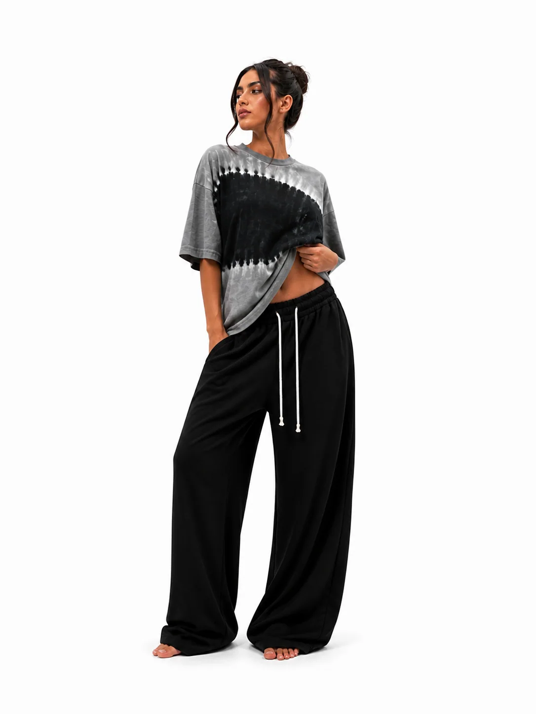 pantaloni cu snur lung purtati de persoana reala pentru Cum faci nod la snurul pantalonilor, imagine principala stil Atelier AXD