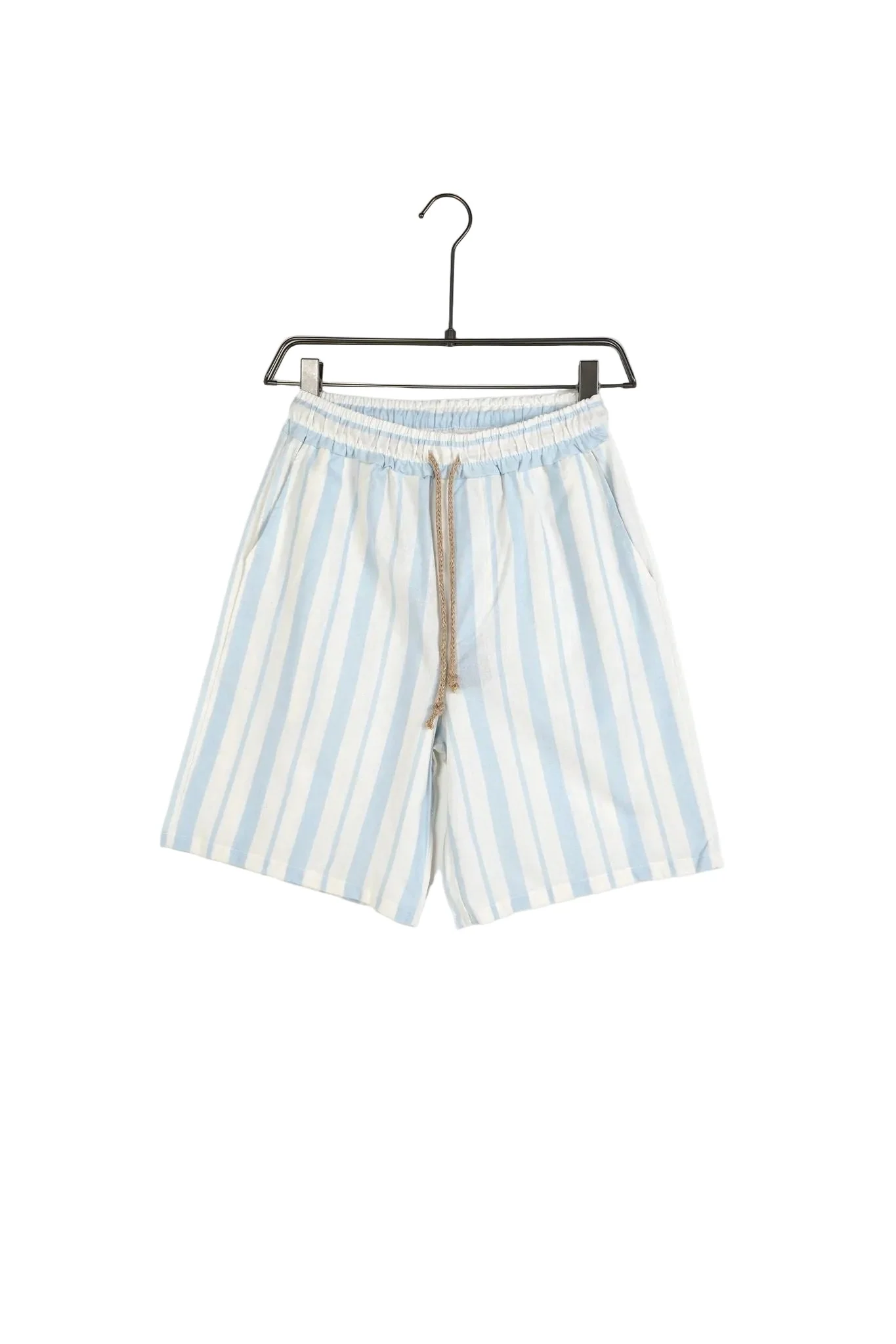 pantaloni cu snur lung purtati de persoana reala pentru Pantaloni bej cu siret lung: ghid vizual, tinuta completa in context urban stil Atelier AXD