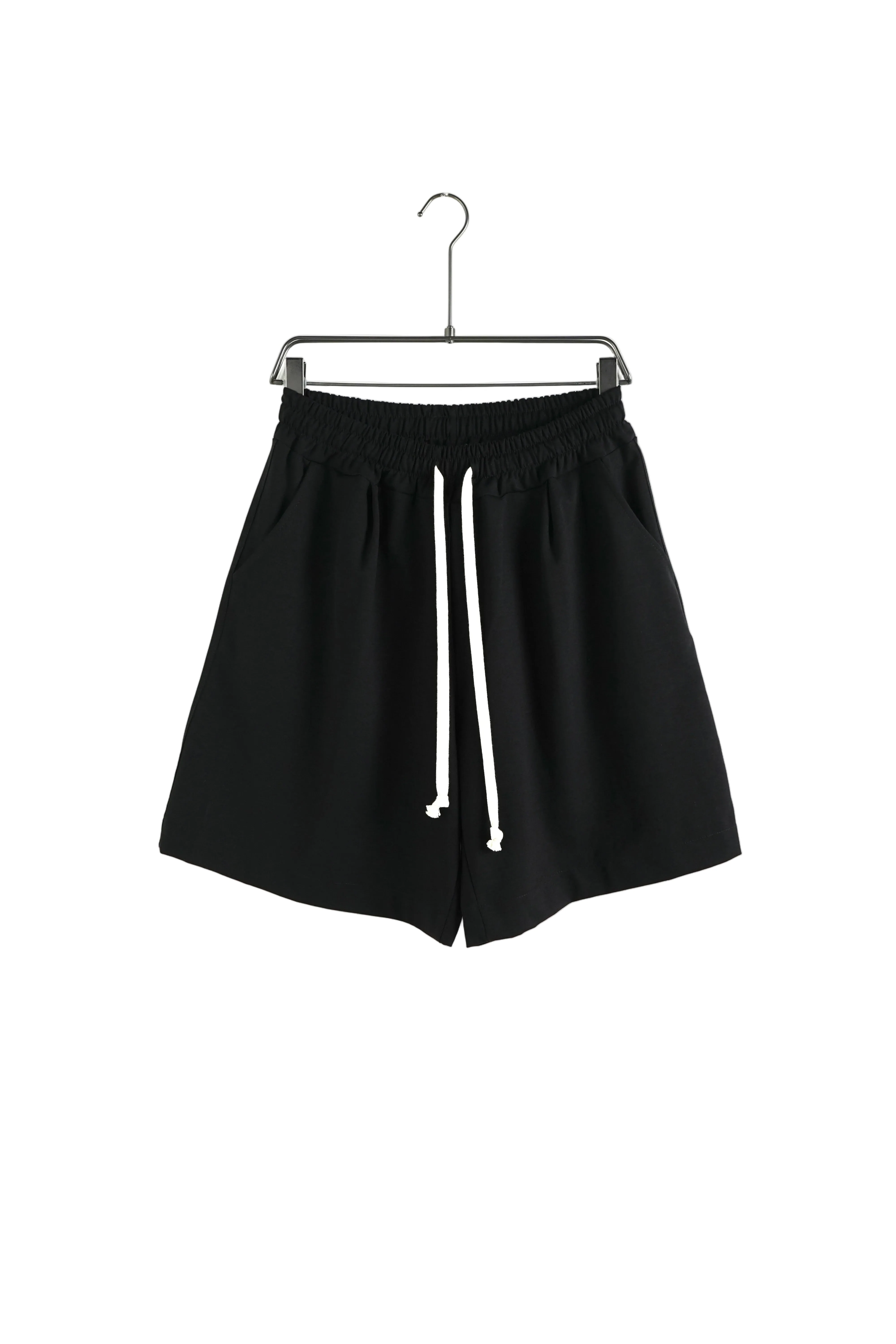 pantaloni cu snur lung purtati de persoana reala pentru Pantaloni bleumarin cu snur lung: ghid vizual, tinuta completa in context urban stil Atelier AXD