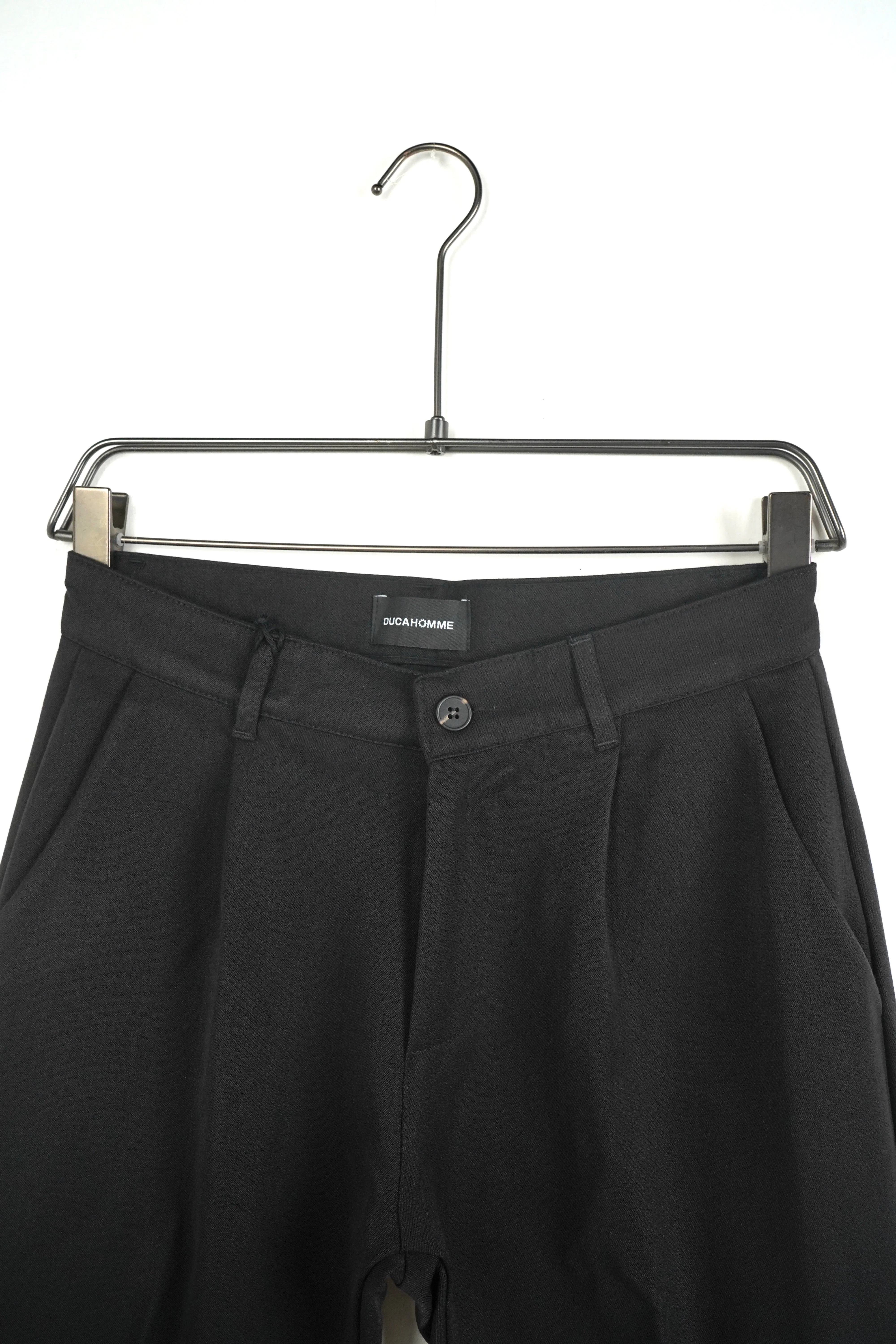 pantaloni cu snur lung purtati de persoana reala pentru Pantaloni casual cu snur lung: ghid vizual, variatie vizuala pentru inspiratie stil Atelier AXD