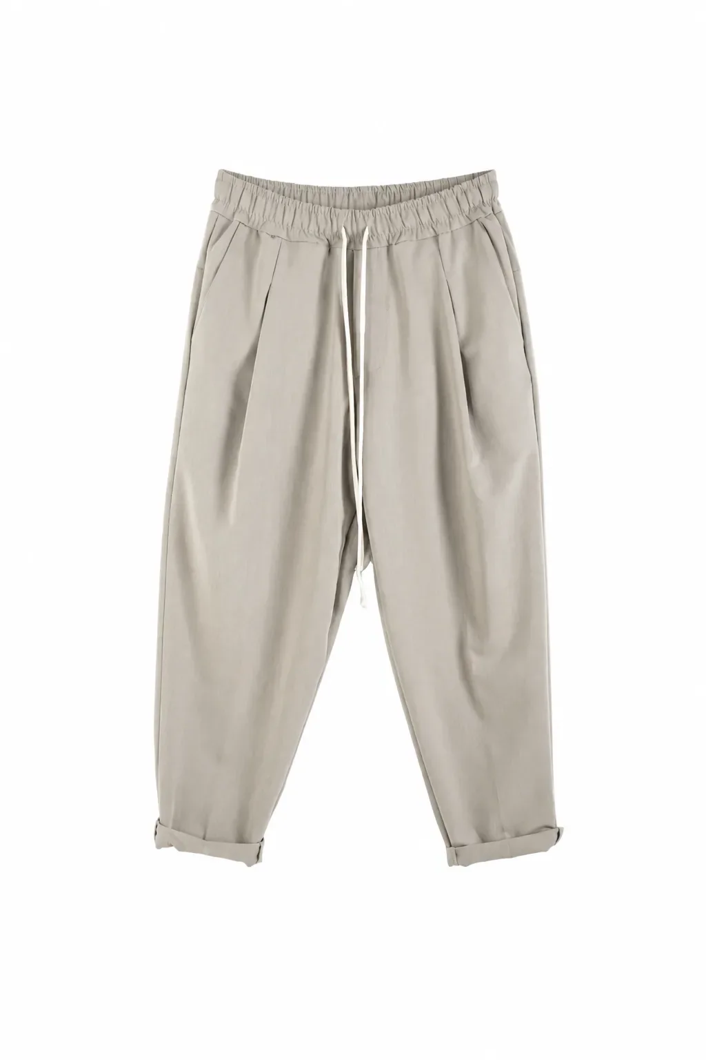 pantaloni cu snur lung purtati de persoana reala pentru Pantaloni cu fermoare si snur lung, tinuta completa in context urban stil Atelier AXD