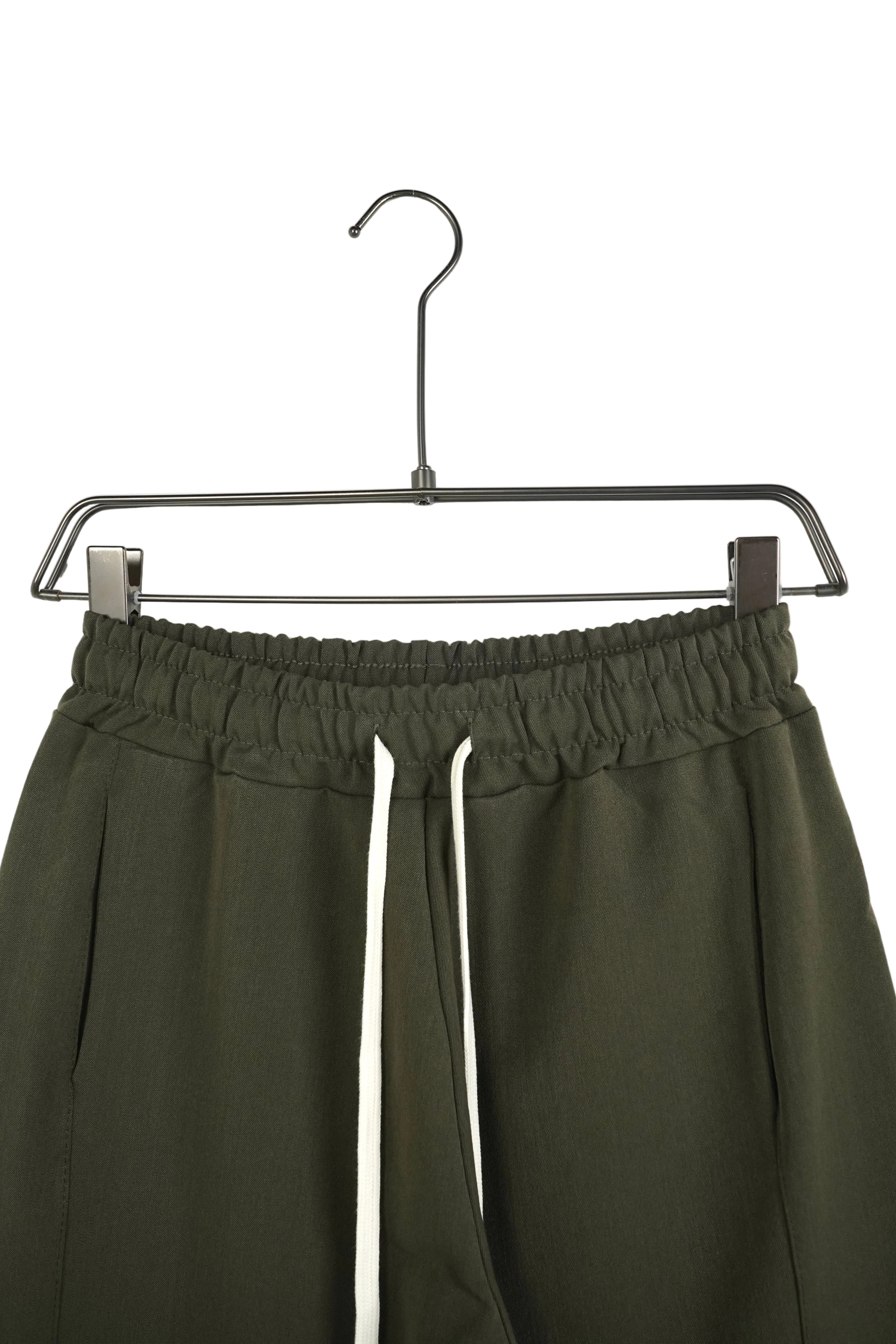 pantaloni cu snur lung purtati de persoana reala pentru Pantaloni cu snur lung standard sau premium: ghid vizual, imagine principala stil Atelier AXD