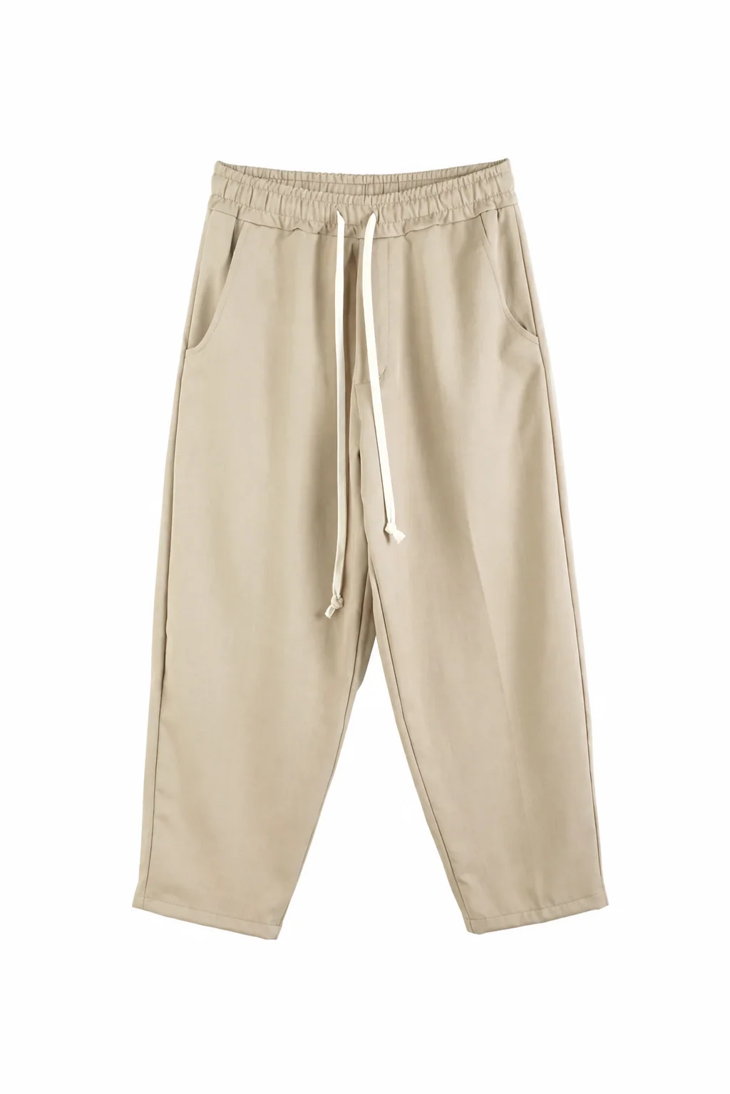 pantaloni cu snur lung purtati de persoana reala pentru Pantaloni cu snur lung standard sau premium: ghid vizual, detaliu de material si croiala stil Atelie