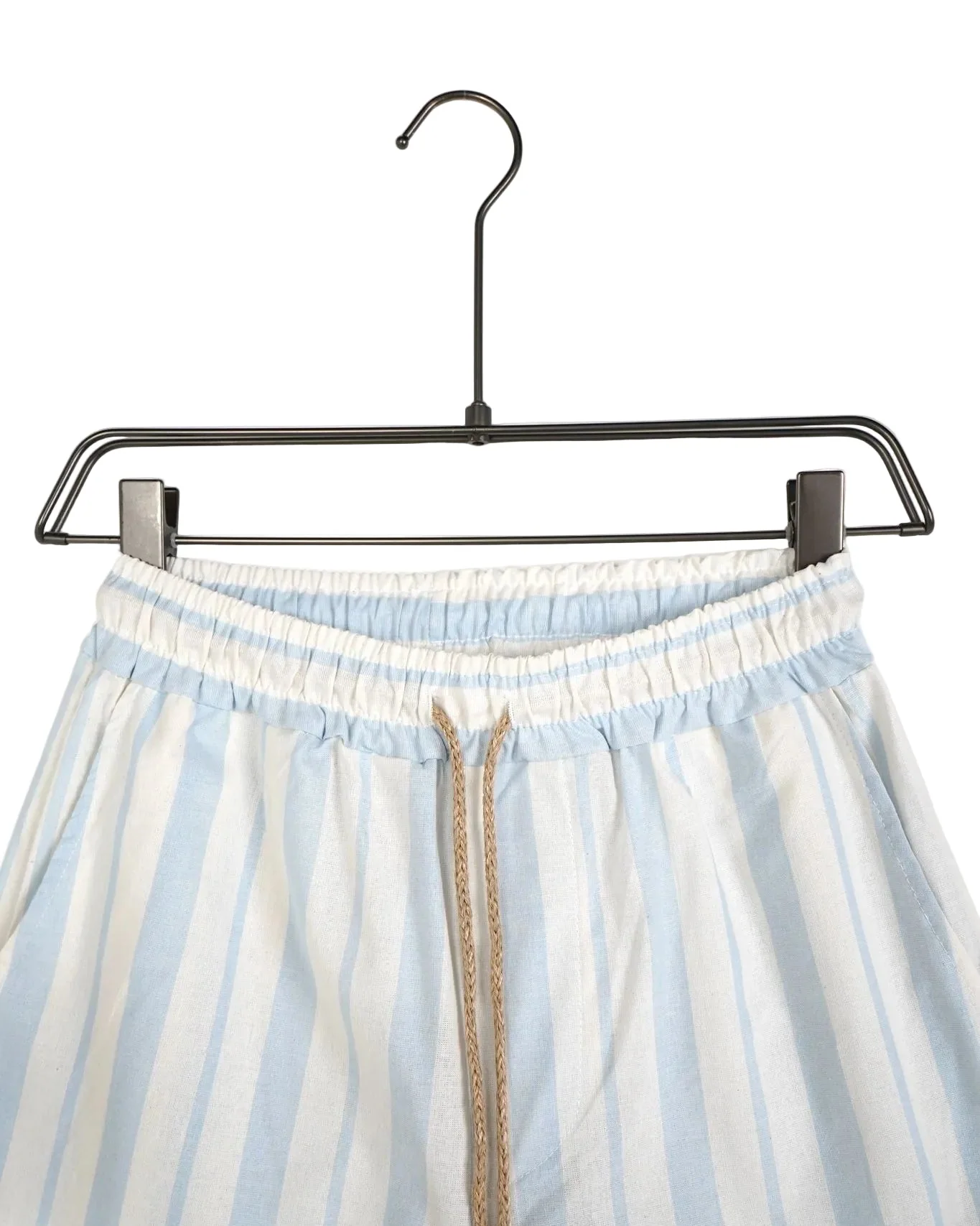 pantaloni cu snur lung purtati de persoana reala pentru Pantaloni femei cu snur lung: idei de outfit, tinuta completa in context urban stil Atelier AXD