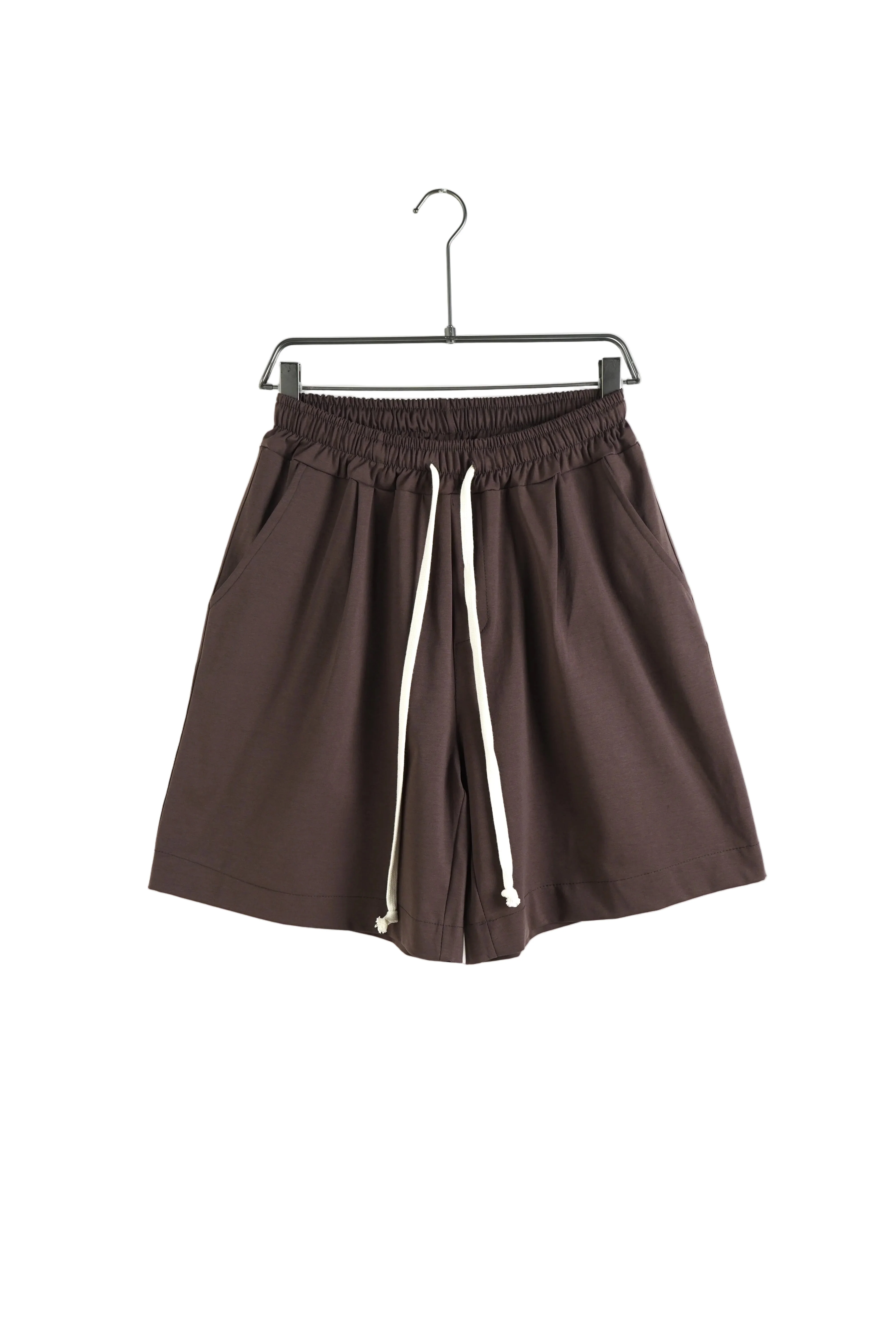 pantaloni cu snur lung purtati de persoana reala pentru Pantaloni gri cu siret lung: ghid vizual, imagine principala stil Atelier AXD